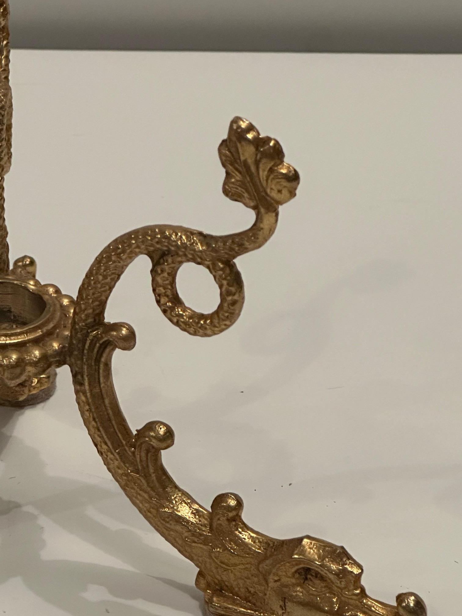 Glamouröse große Marmorkugel auf Bronze-Delfin-Motiv-Ständer (Italienisch) im Angebot