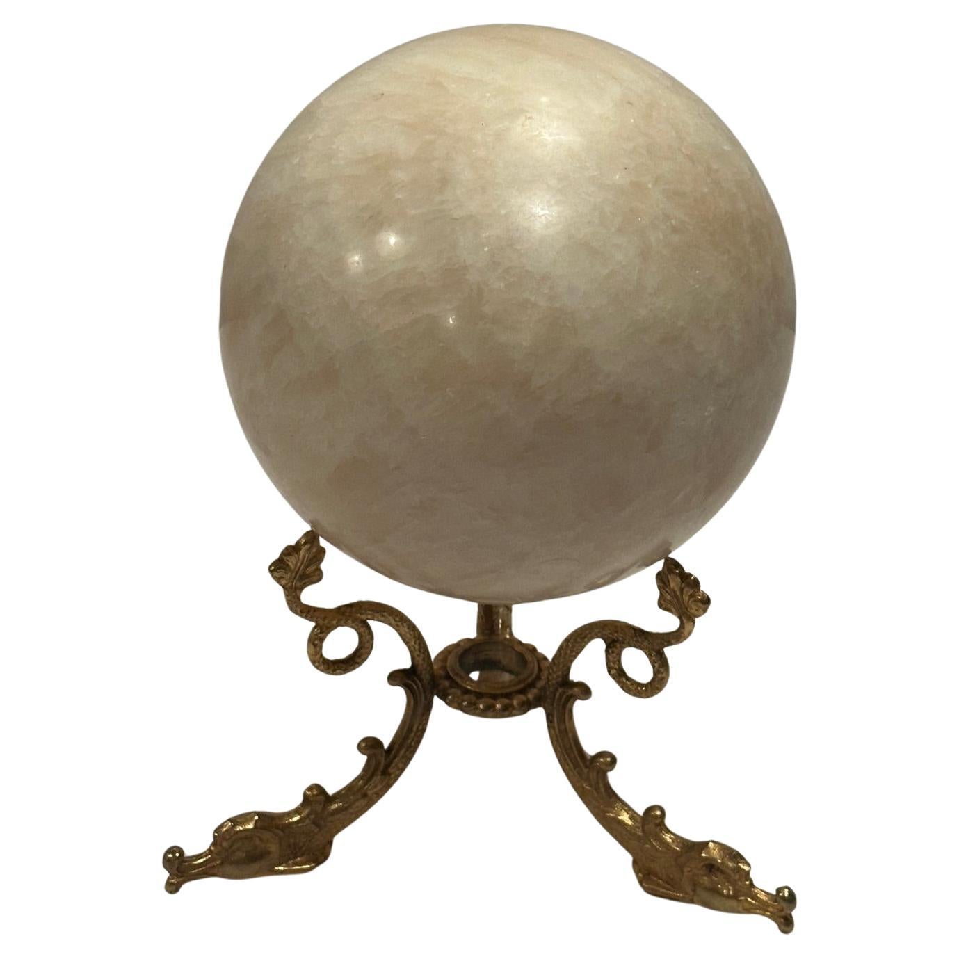 Glamouröse große Marmorkugel auf Bronze-Delfin-Motiv-Ständer im Angebot