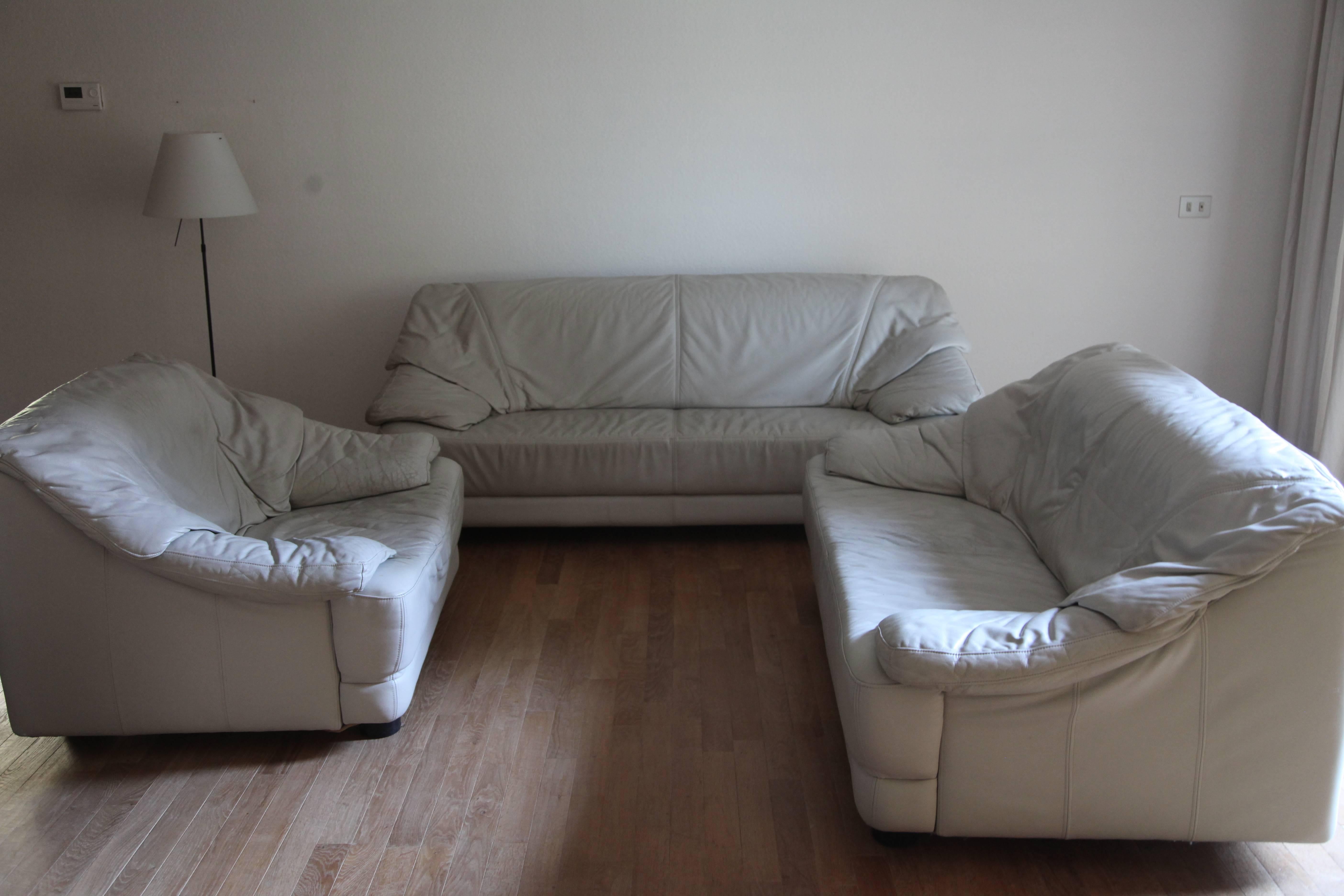 This set in white leather of a three-seat a two-seat and a single-seat designed in Italy, 1970s in style of Cassina is a beautiful setting for your gallery, living room or office and very comfortable.
All sofa's are in a good condition featured in
