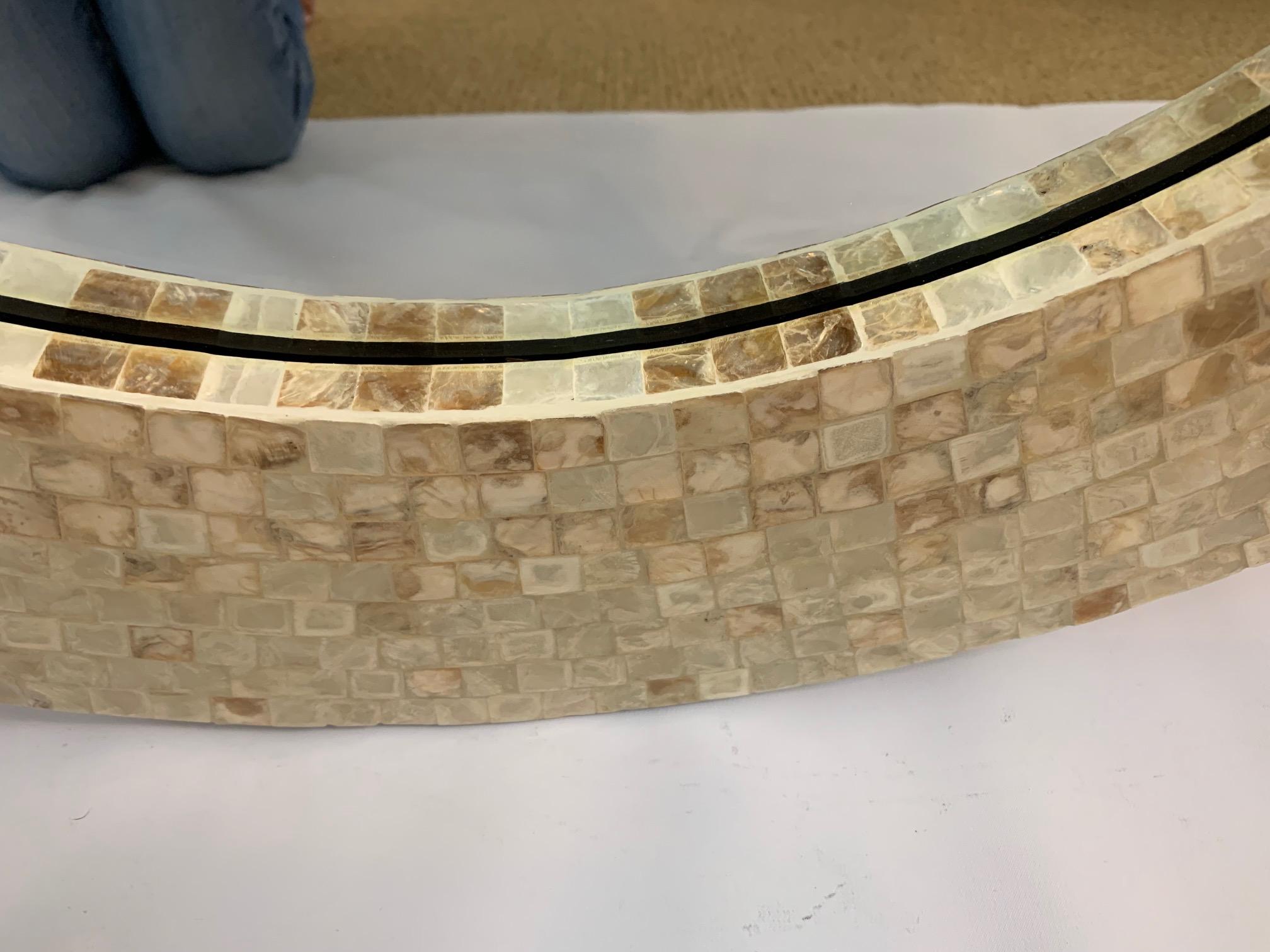 Filippino Specchio rotondo con mosaico in madreperla di Maitland Smith, di grande fascino in vendita