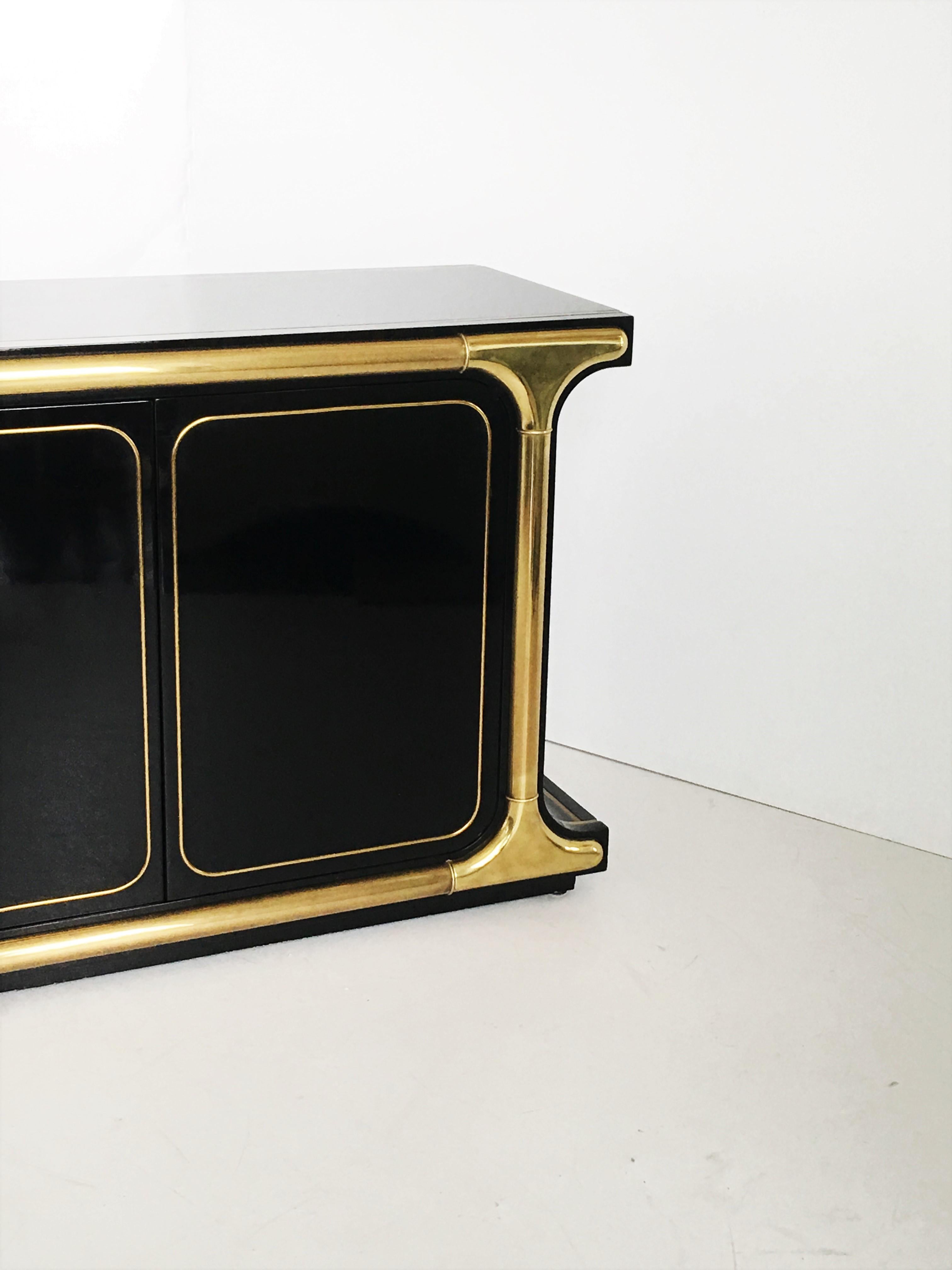 Mid-Century Modern Glamorous Mastercraft Black Lacquer and Brass Credenza For Sale