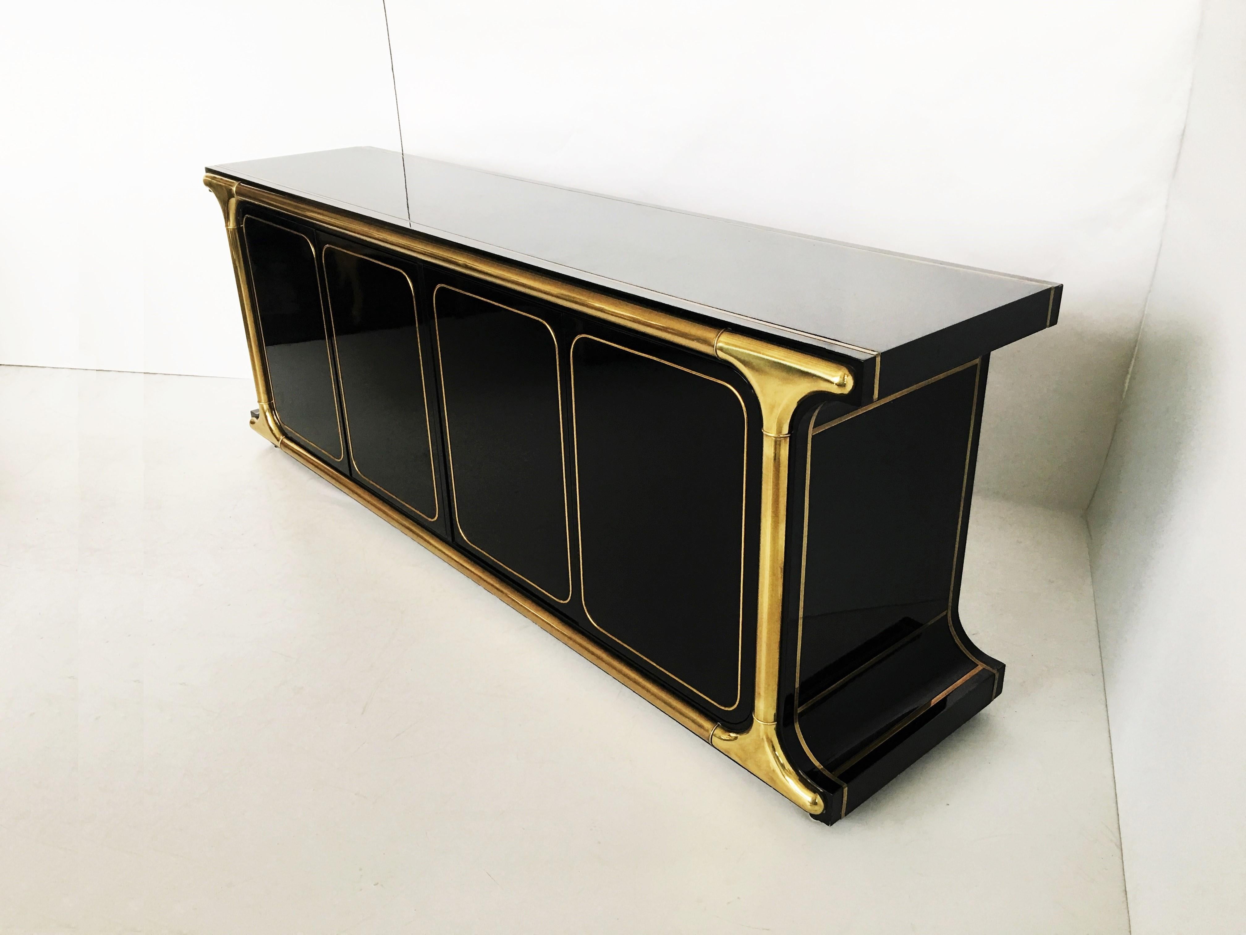 Glamorous Mastercraft Black Lacquer and Brass Credenza In Good Condition For Sale In Dallas, TX
