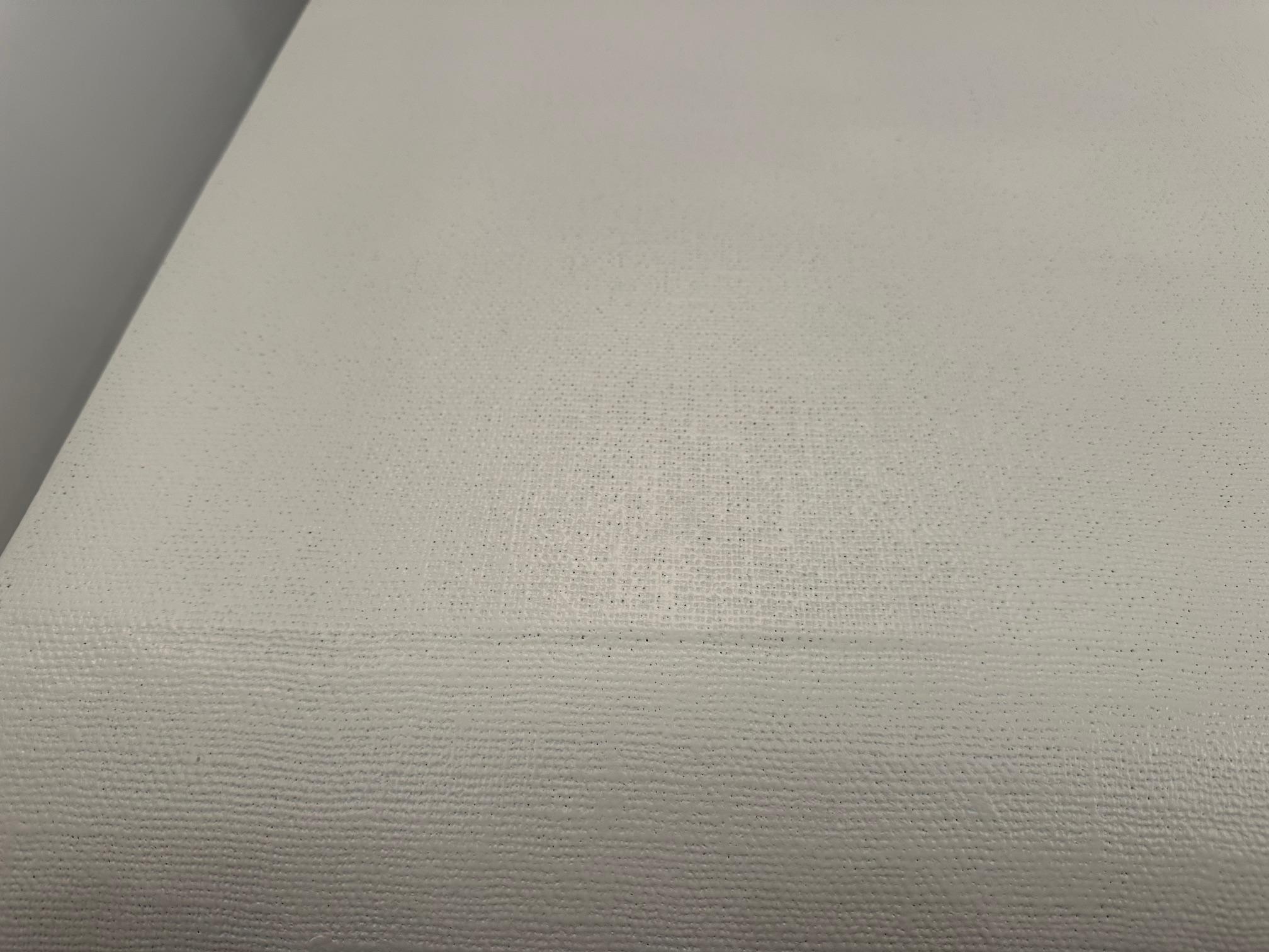Moderne Table basse moderne glamour peinte en blanc et enveloppée de lin laqué en vente