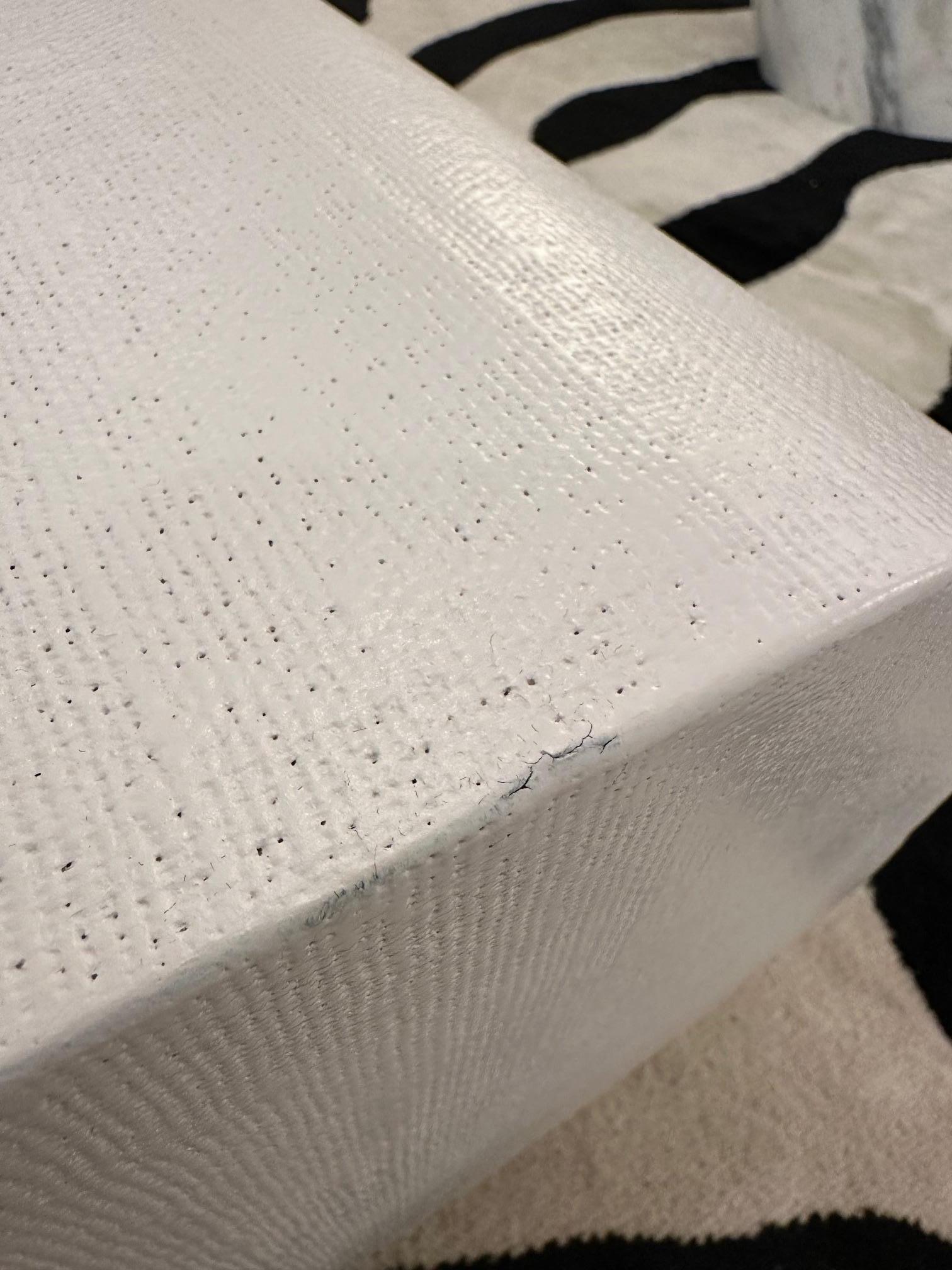 Table basse moderne glamour peinte en blanc et enveloppée de lin laqué en vente 2