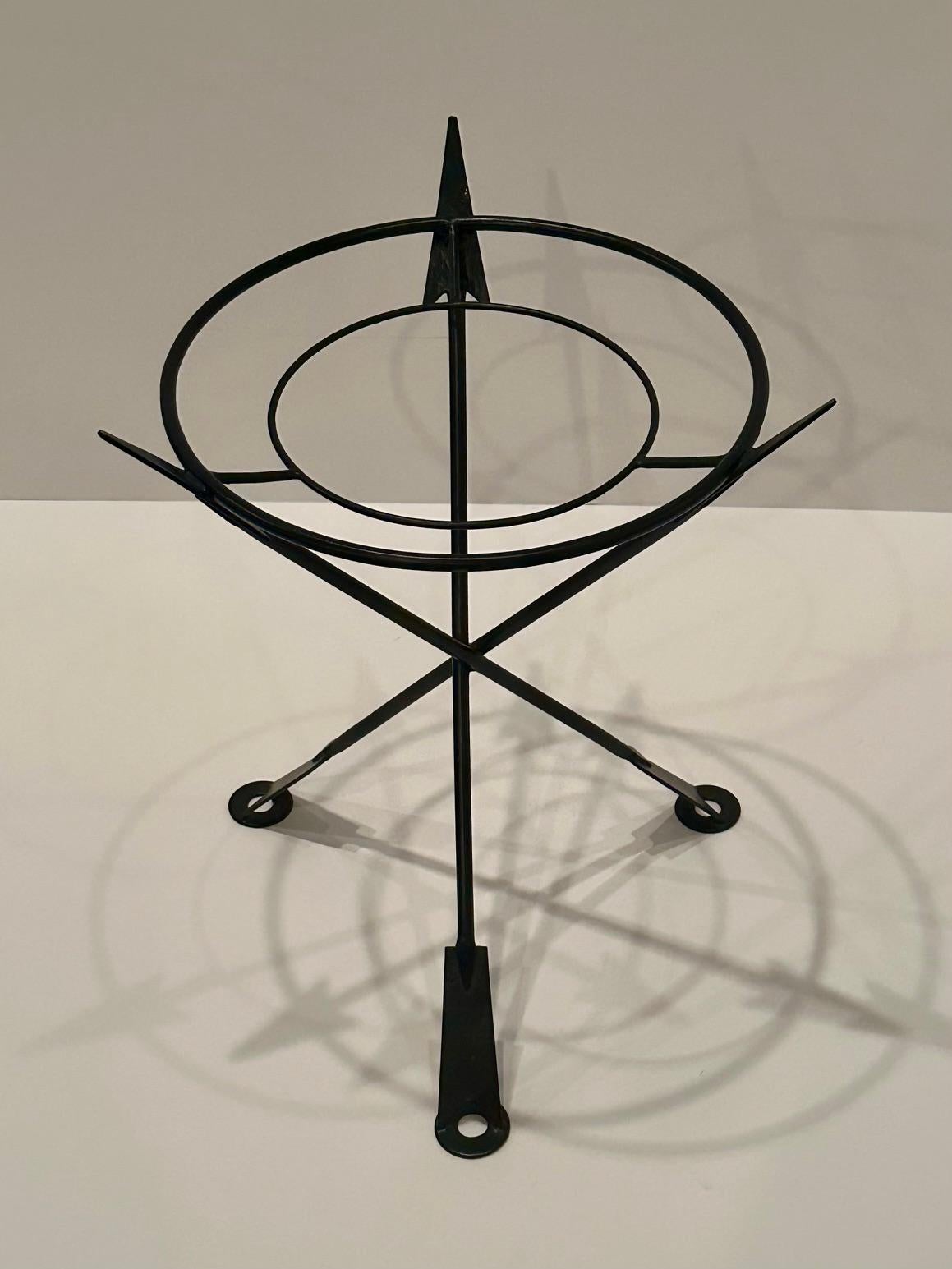 Glamorous Neoclassical Style Iron Arrow Motif Side Table with Marble Top In Good Condition For Sale In Hopewell, NJ