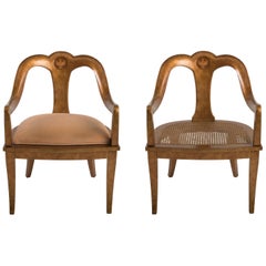 Paire glamour de fauteuils anciens Regency à dossier en forme de cuillère