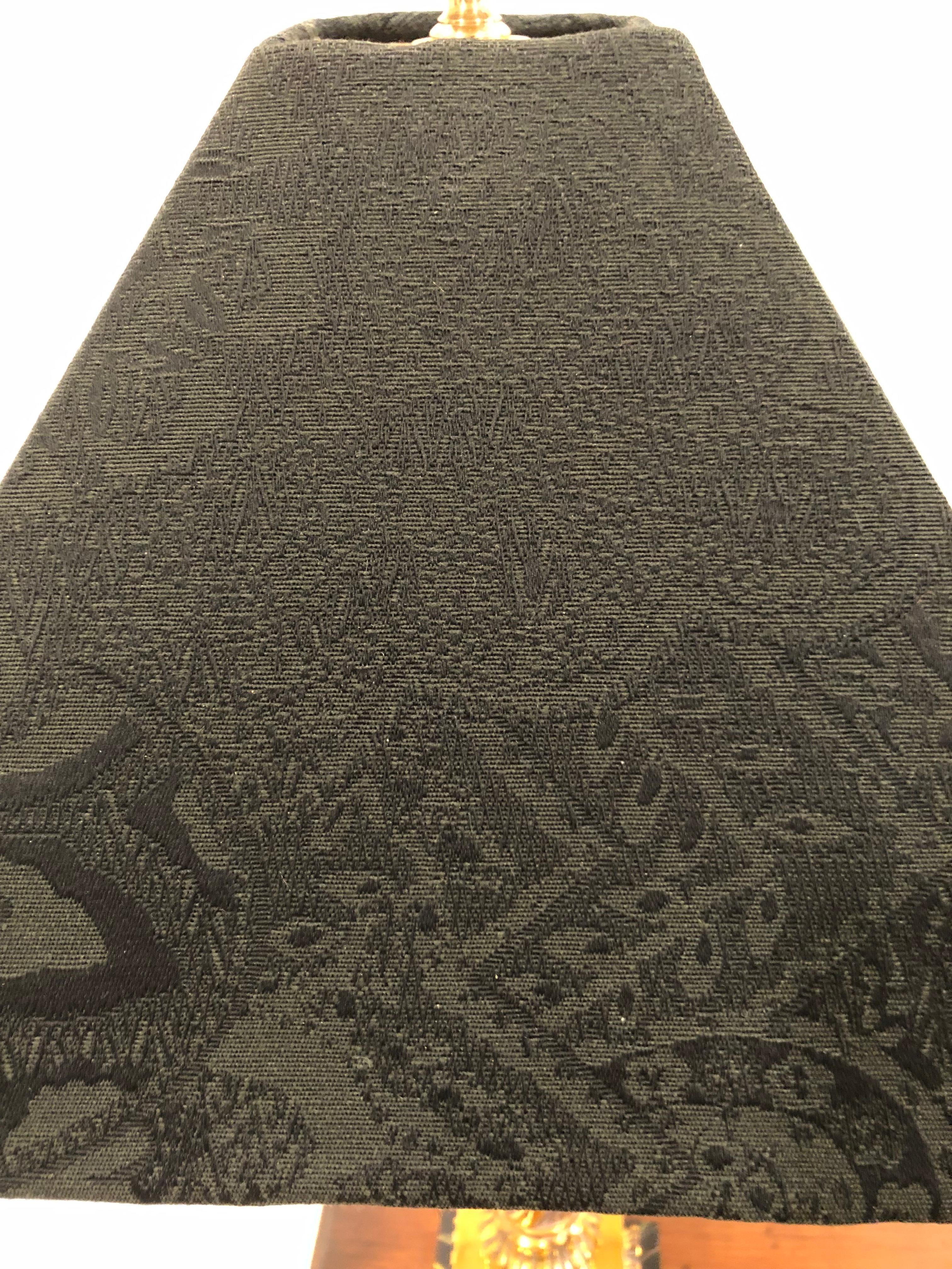 Glamurosa Pareja de Lámparas de Mesa Neoclásicas de Latón Frederick Cooper en venta 4