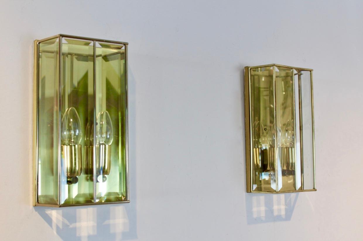 Mid-Century Modern Glamorous Pair of French Brass and Facet Glass Sconces For Sale