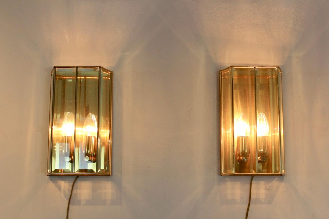 Glamorous Pair of French Brass and Facet Glass Sconces For Sale 1