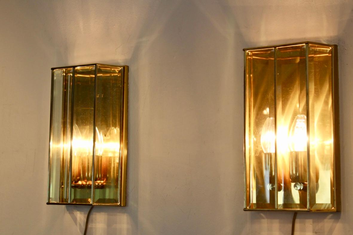 Glamorous Pair of French Brass and Facet Glass Sconces For Sale 2