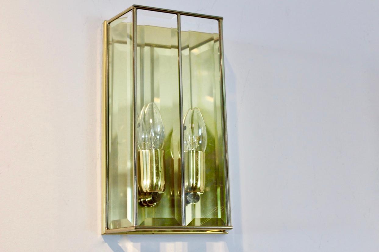 Glamorous Pair of French Brass and Facet Glass Sconces For Sale 3