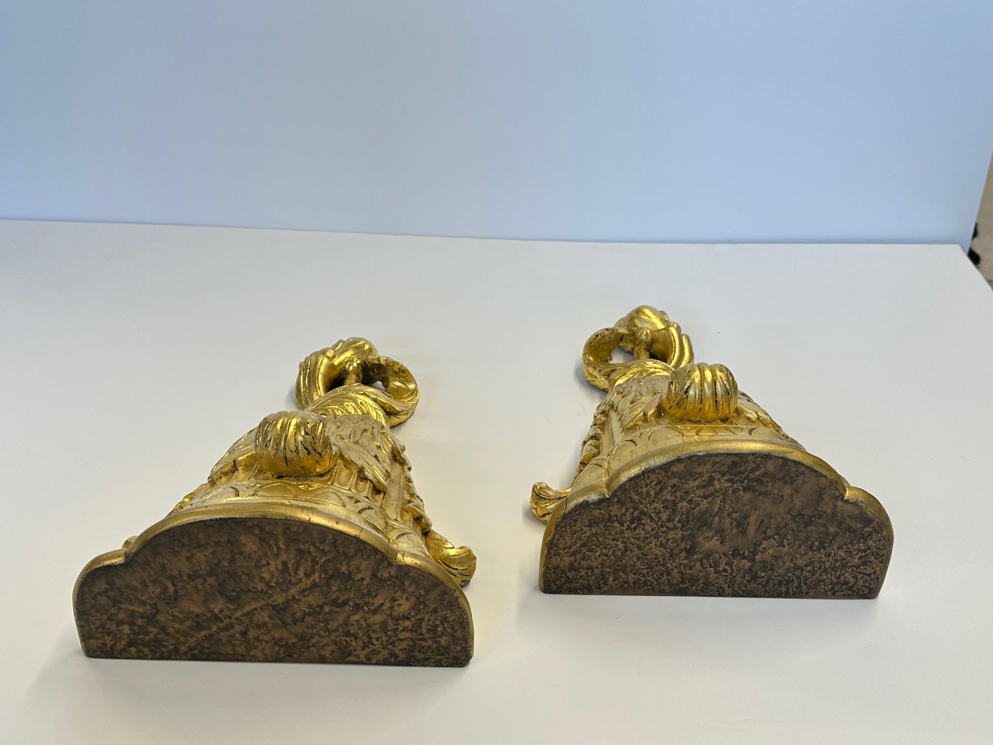Glamorous Pair of Heavily Gilded Carved Wood Italian Wall Brackets For Sale 2