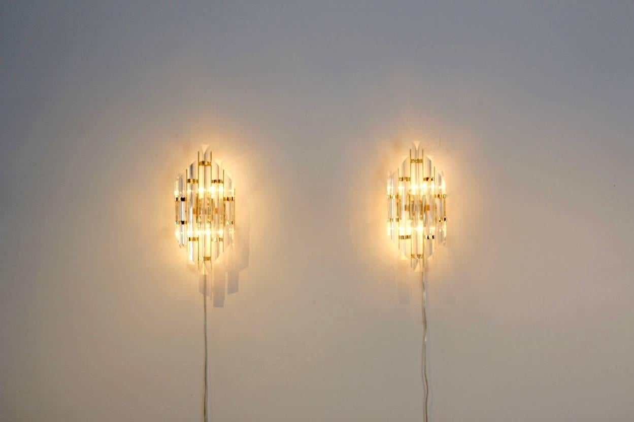Glamorous Pair of Italian Brass and Glass Sconces 5