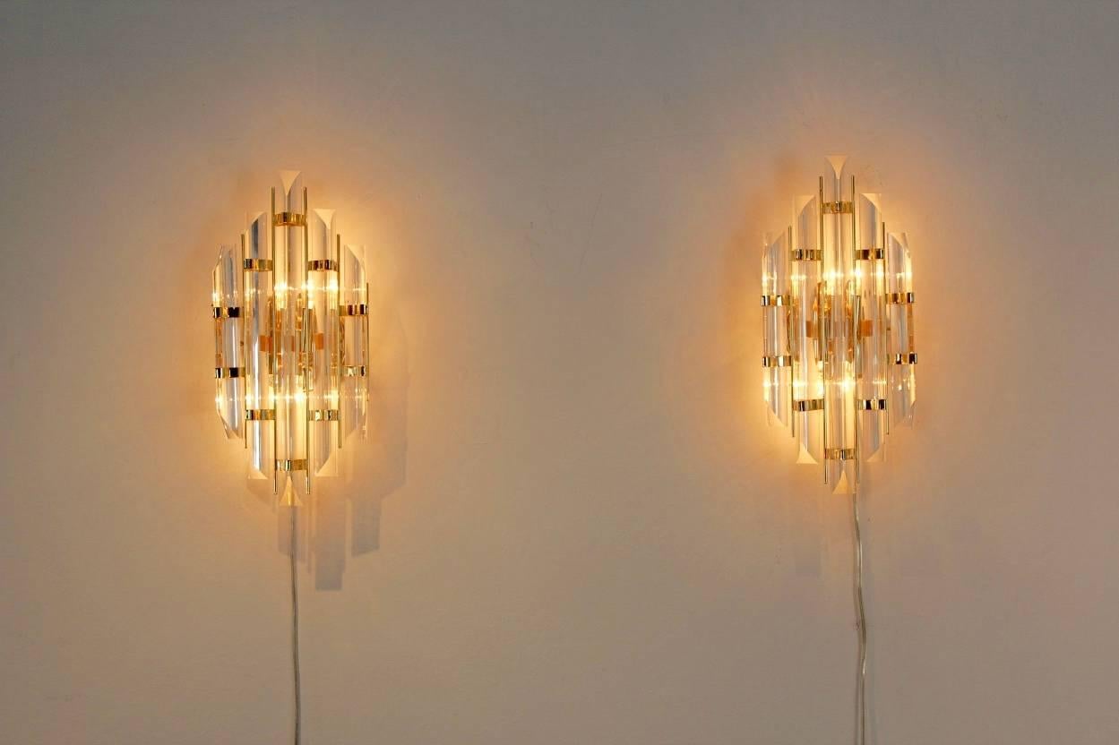 Hollywood Regency Glamorous Pair of Italian Brass and Glass Sconces