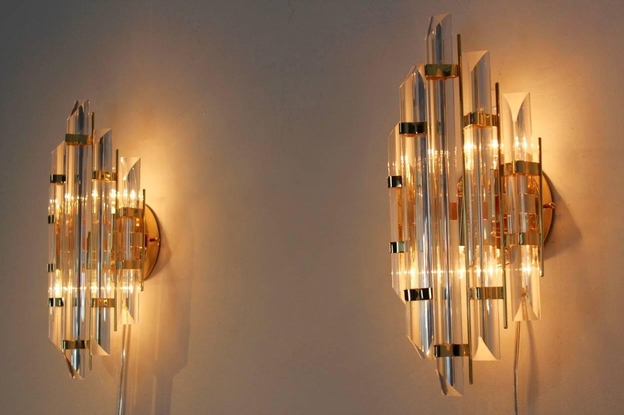 Glamorous Pair of Italian Brass and Glass Sconces In Excellent Condition In Voorburg, NL