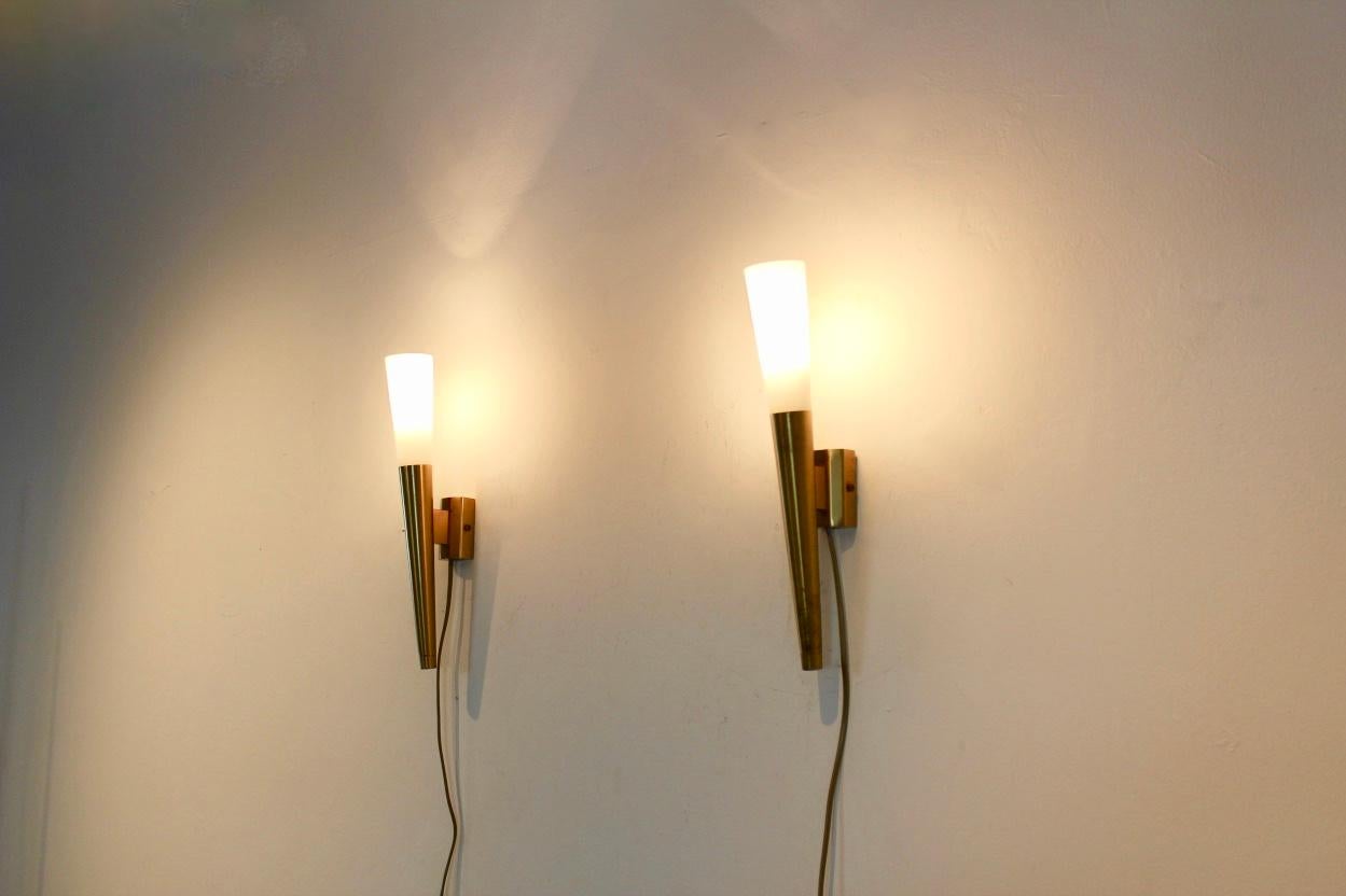 Glamorous Pair of Italian Brass and Opaline Glass Sconces, Italy, 1970s 4