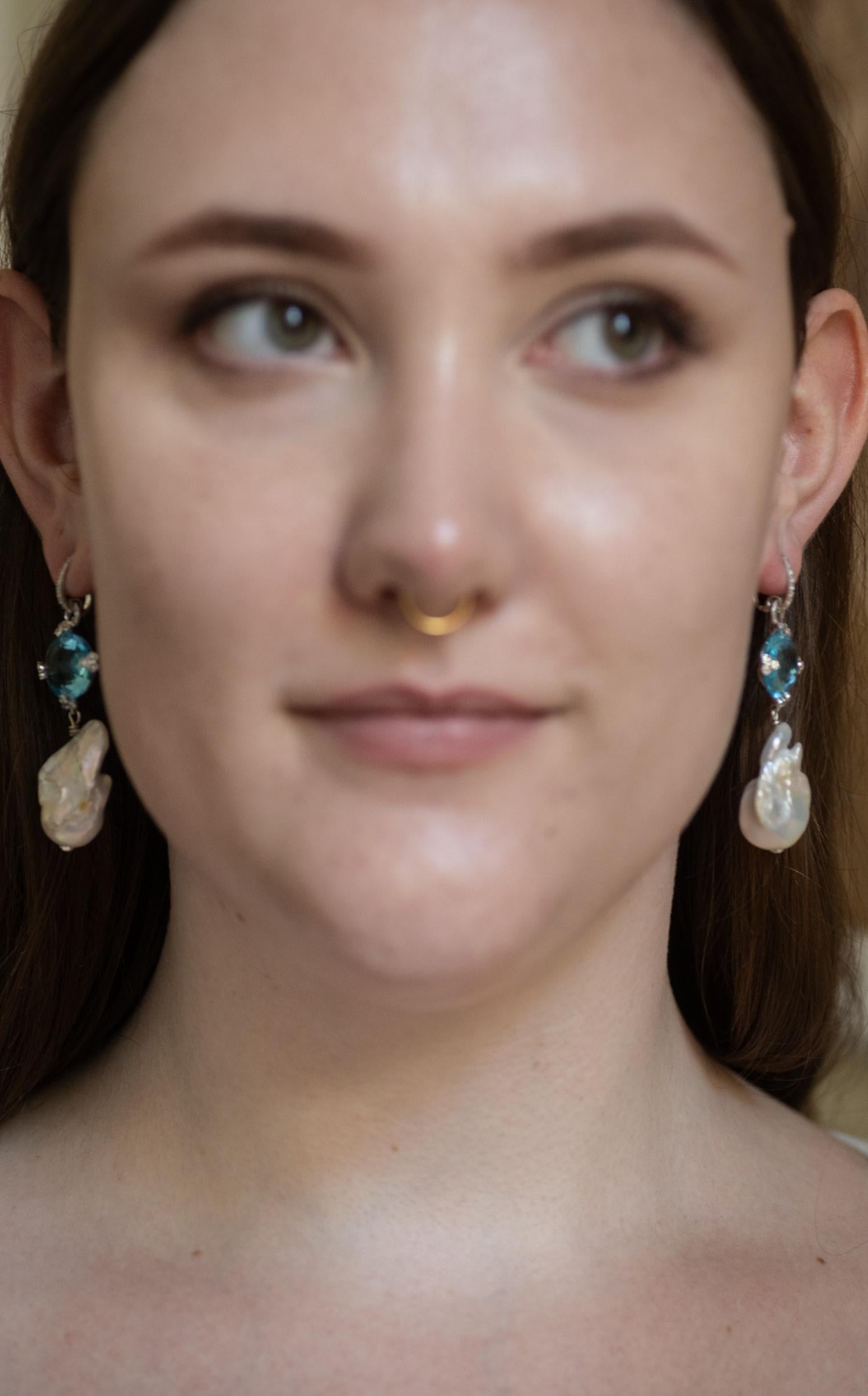 Paire de boucles d'oreilles glamour serties en pavé de diamants blancs brillants Pour femmes en vente