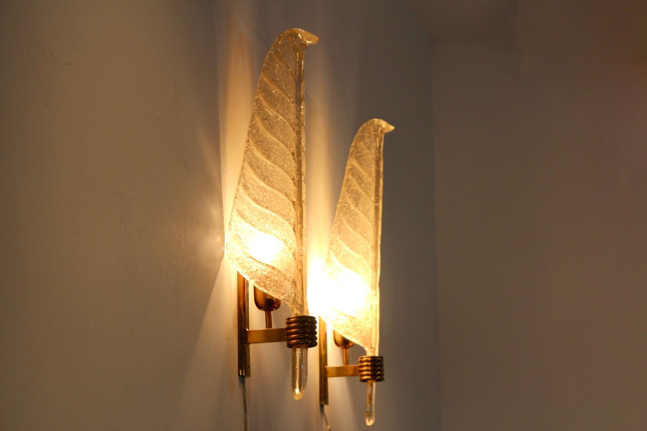 Highly sophisticated pair of brass and Murano glass leaf sconces produced in Italy by Barovier & Toso in the 1950s. This set comes in a very rare extra large version (57cm high!). Each lamp has a handsome brass back plate with a beautiful