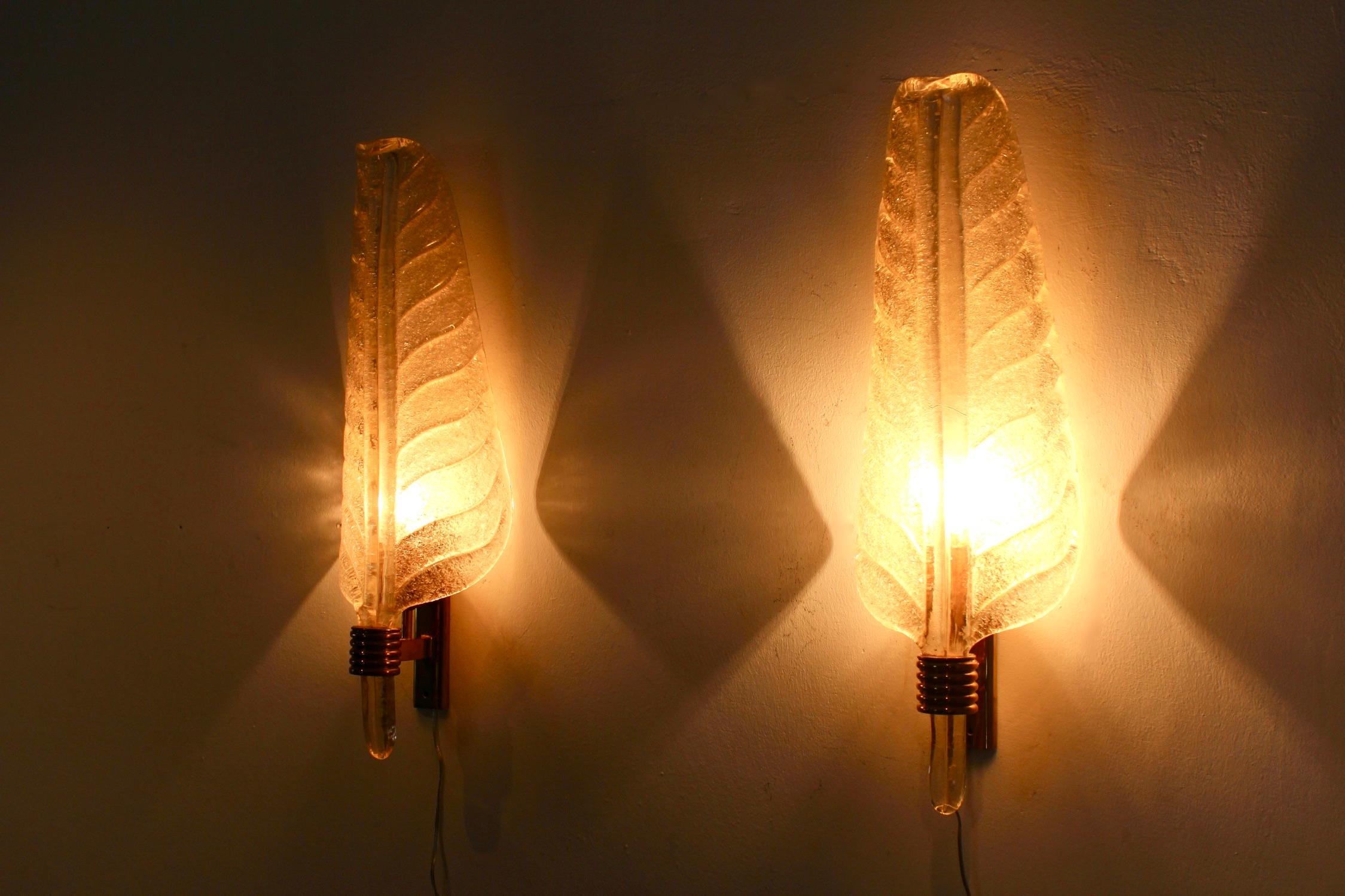 Mid-Century Modern Glamorous Pair of Xl Murano 24kt Gold Flaked Glass Leaf Sconces, Barovier & Toso