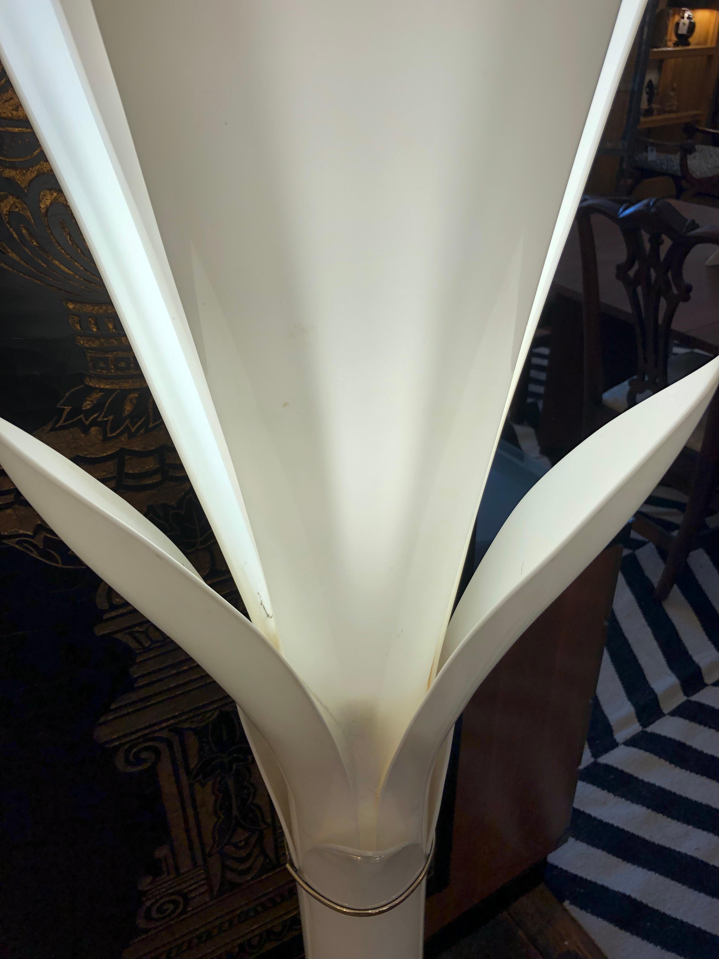 Glamorous Pair Roger Rougier Life Size Moulded White Acrylic Petal Floor Lamps In Good Condition For Sale In Hopewell, NJ