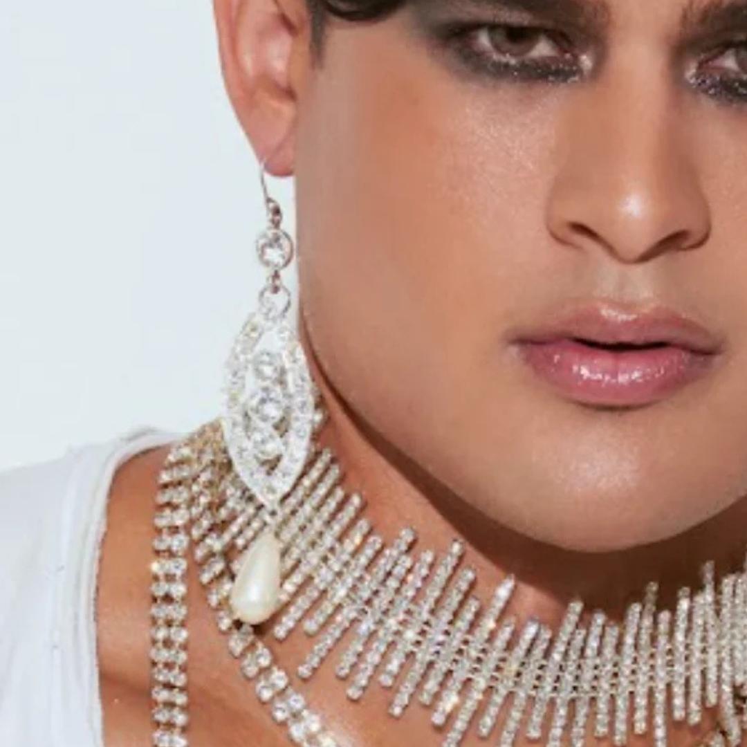 Zircon Crystal and Pearl Drop Earrings in Silver Tone by Mordekai In New Condition For Sale In Miami Beach, FL