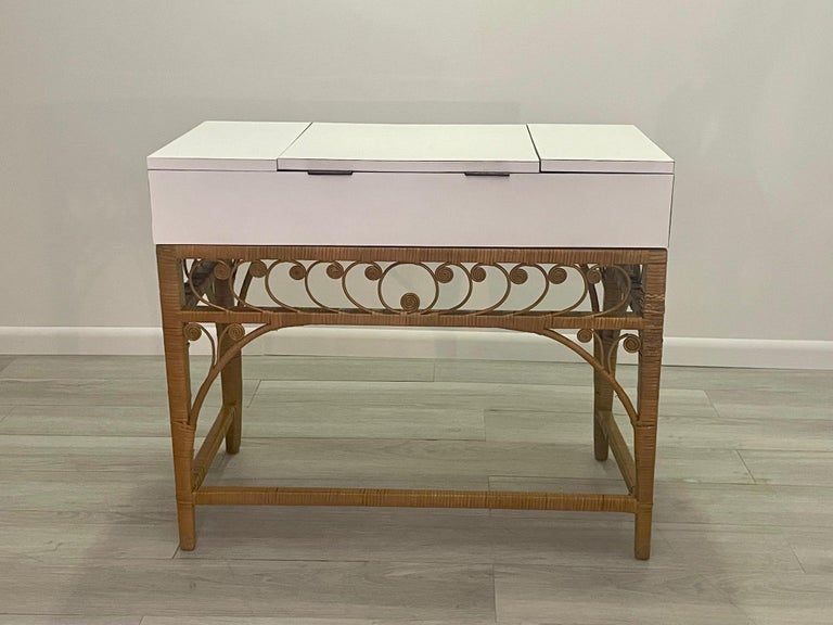 Glamorous Rattan & Laminate Mid-Century Modern Vanity In Good Condition For Sale In Hopewell, NJ