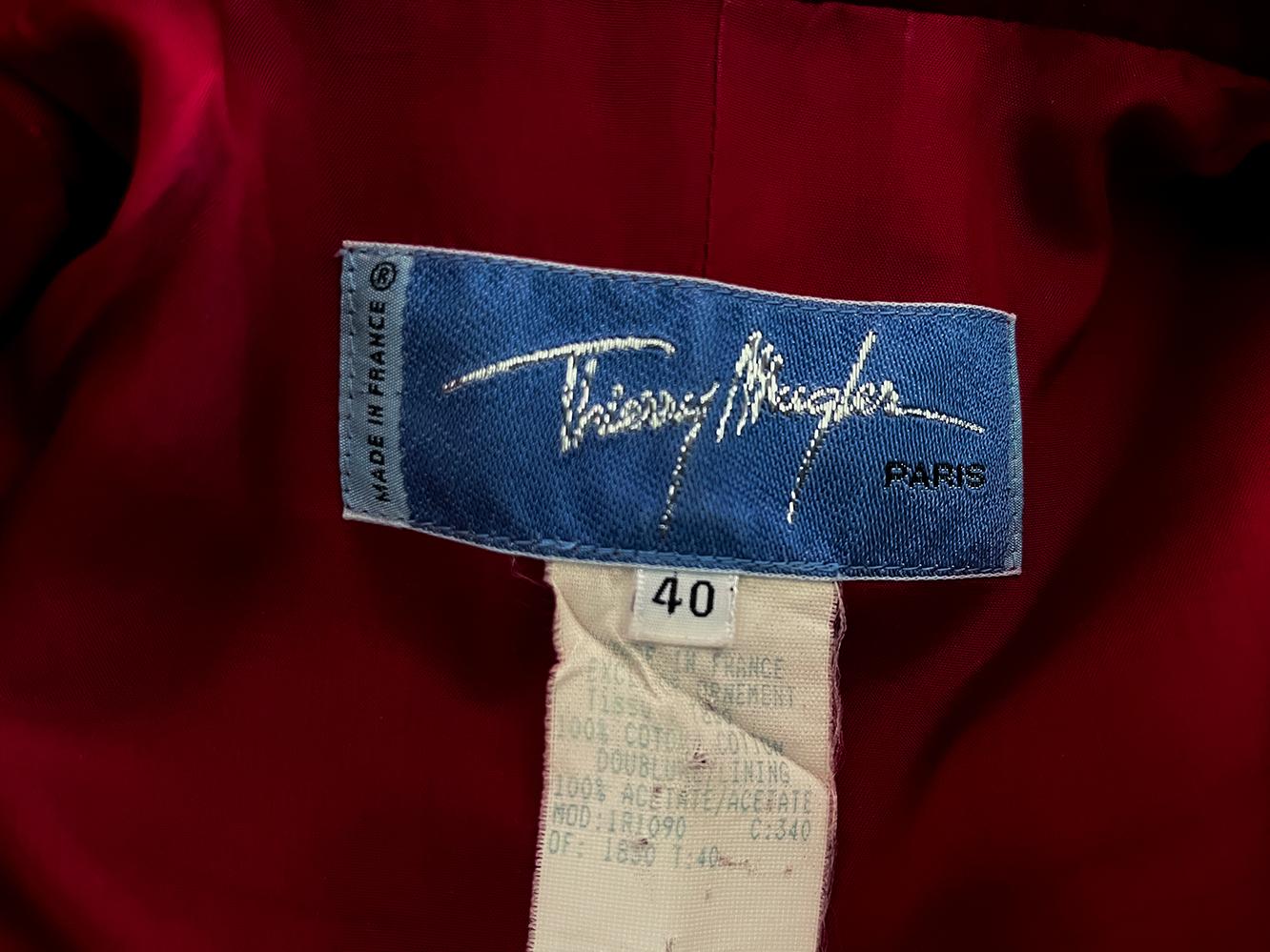 Completo glamour Thierry Mugler in velluto rosso con farfalla, giacca, gonna e abito in vendita 3