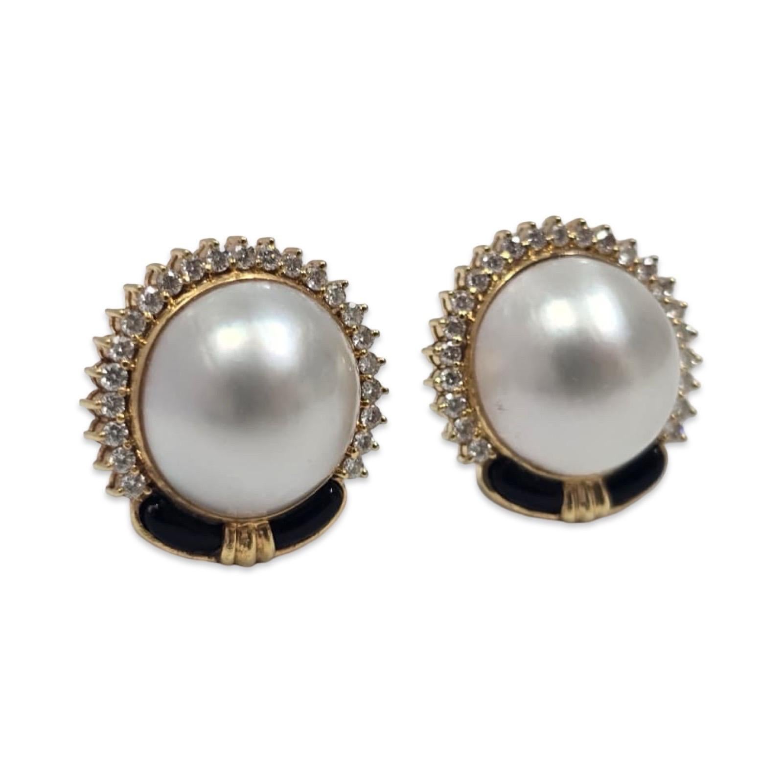 Orecchini a cerchio con diamanti e perle dei mari del sud in oro 18 carati, 15 mm. In condizioni ottime in vendita a Miami, FL