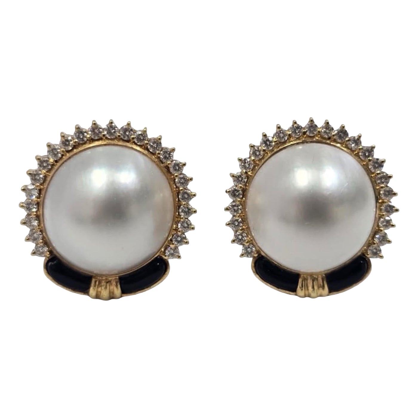 Orecchini a cerchio con diamanti e perle dei mari del sud in oro 18 carati, 15 mm.