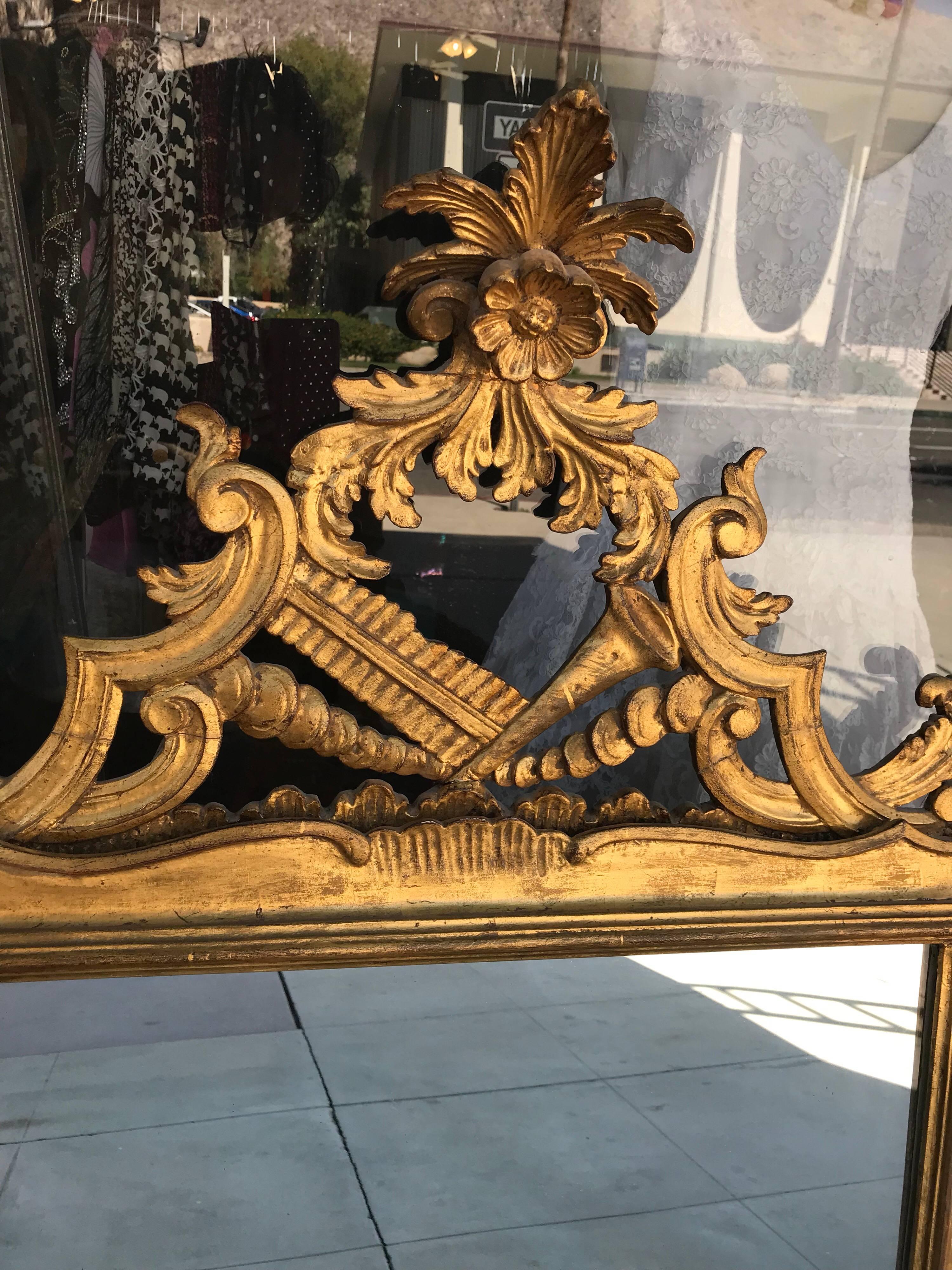 Glamorous Vintage Hollywood Regency Gilt Gold Mirror In Excellent Condition In Palm Springs, CA