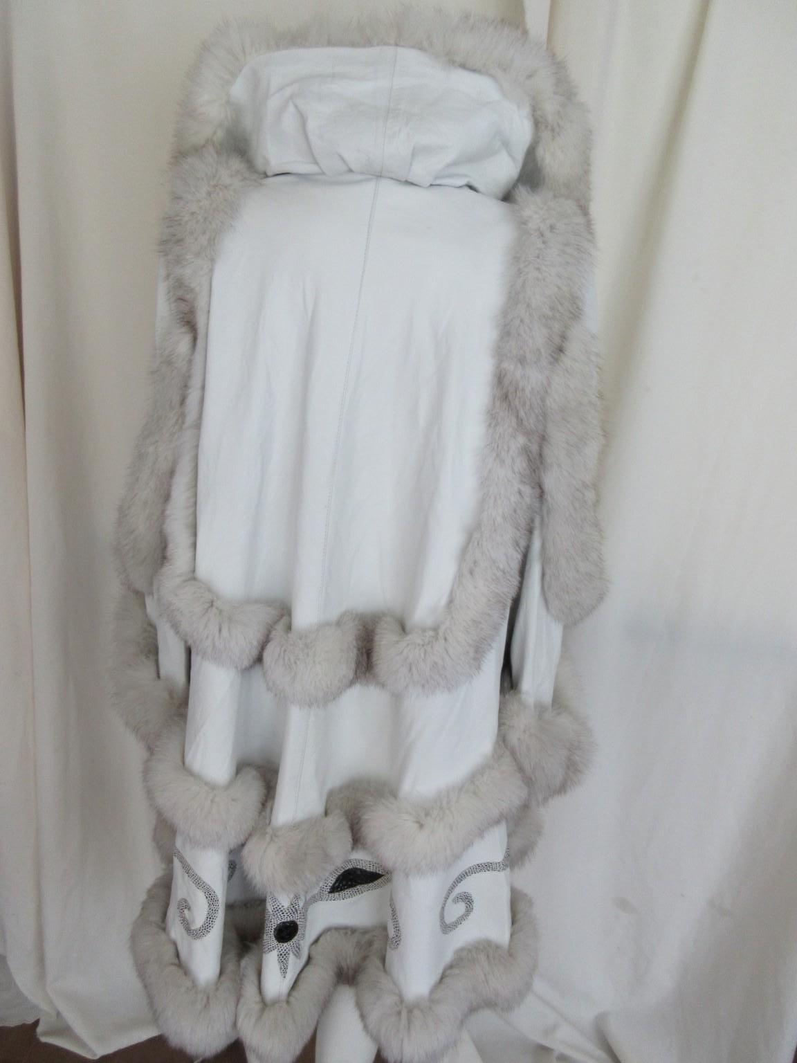 Glamuroso abrigo Swing de piel de zorro blanco en Bueno estado para la venta en Amsterdam, NL