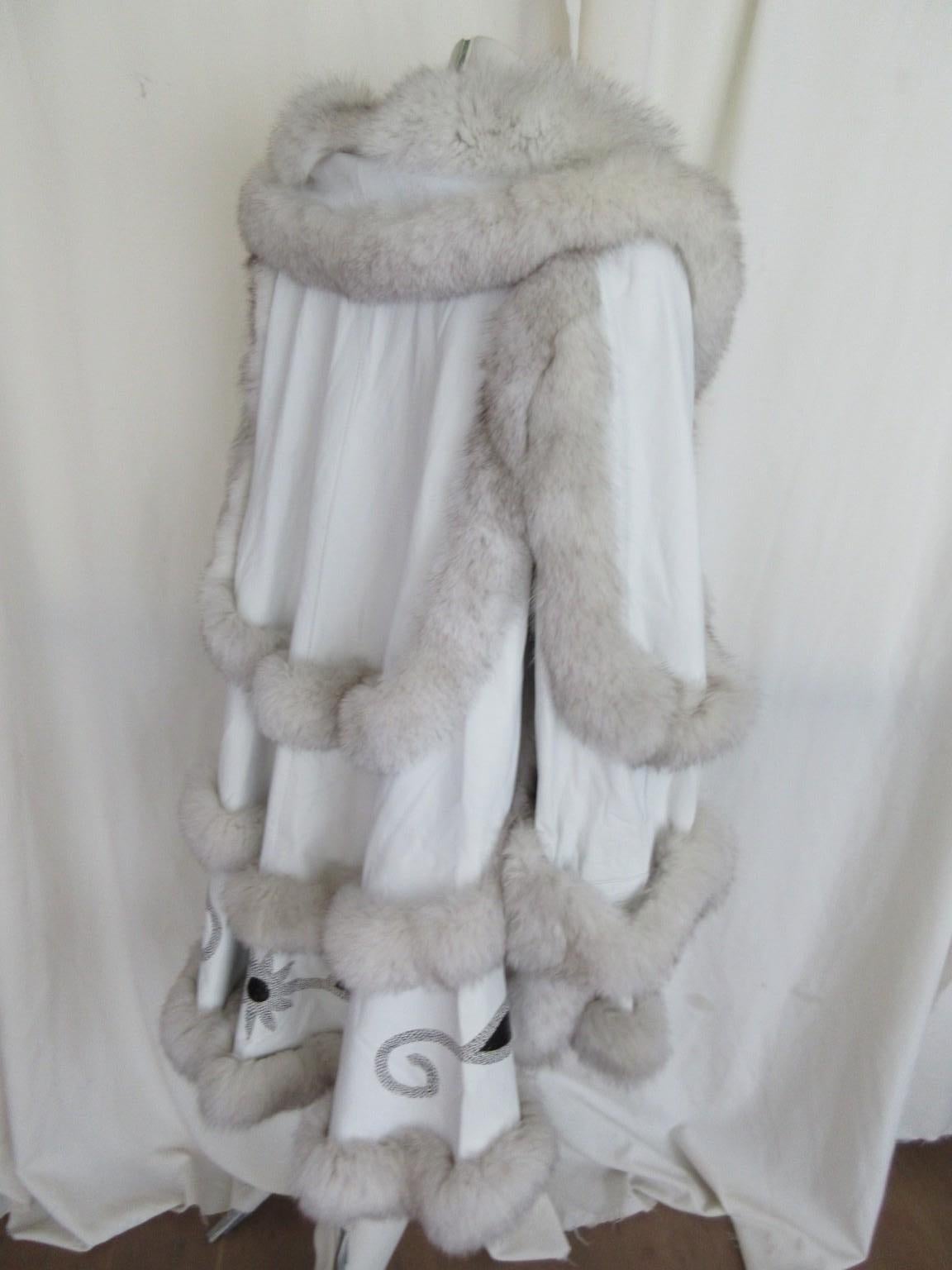 Femenino o masculino Glamuroso abrigo Swing de piel de zorro blanco en venta