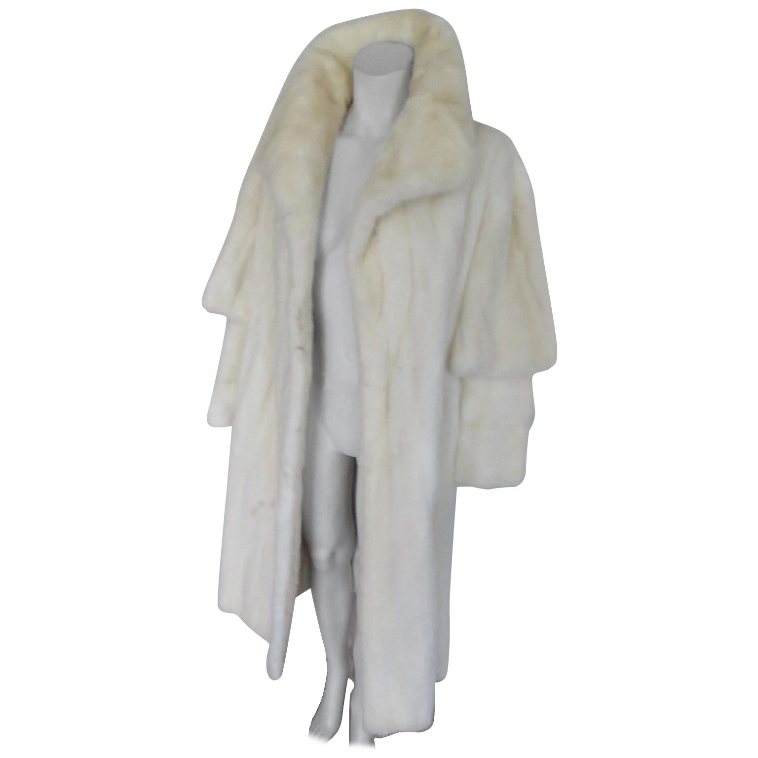 Glamuroso abrigo estilo capa de piel de visón blanco