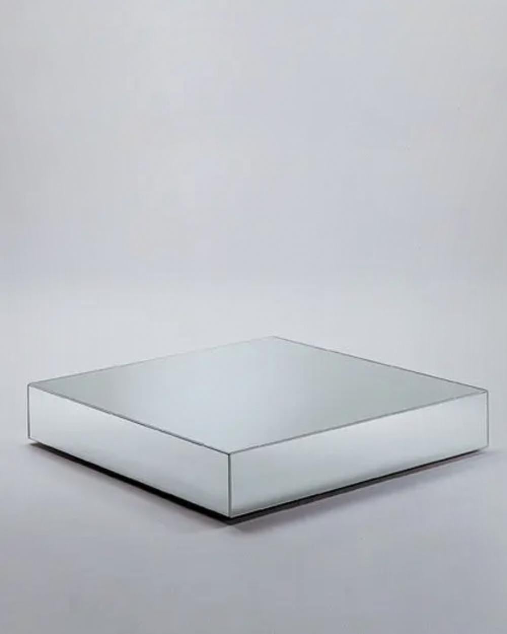 Glas Italia I MASSI Quadratischer niedriger tisch von Claudio Silvestrin (Italienisch) im Angebot