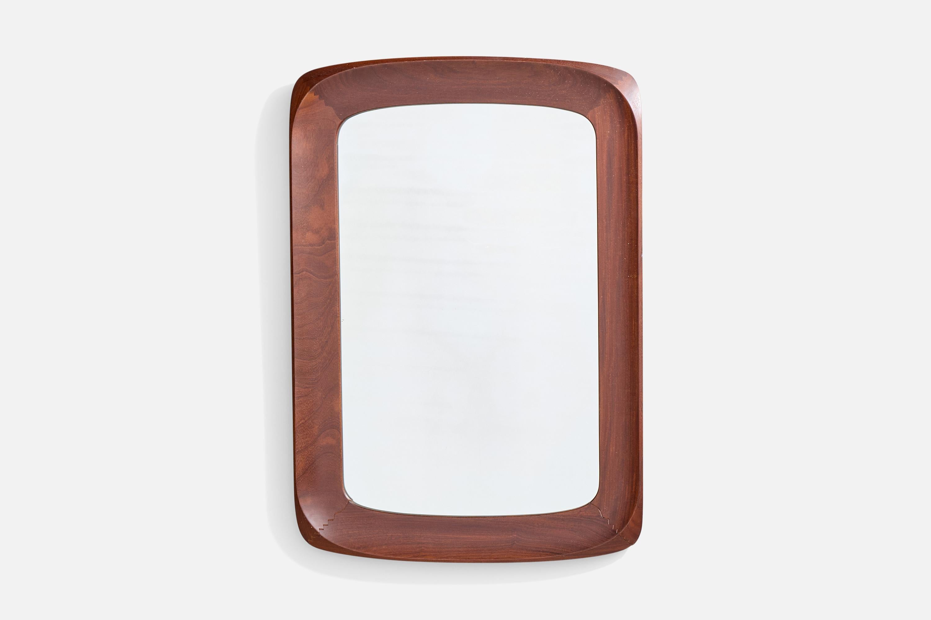 Un grand miroir mural en chêne teinté foncé produit par Glas & Trä, Hovmantorp, Suède, daté de 1960.

Dimensions globales (pouces) : 37.15 