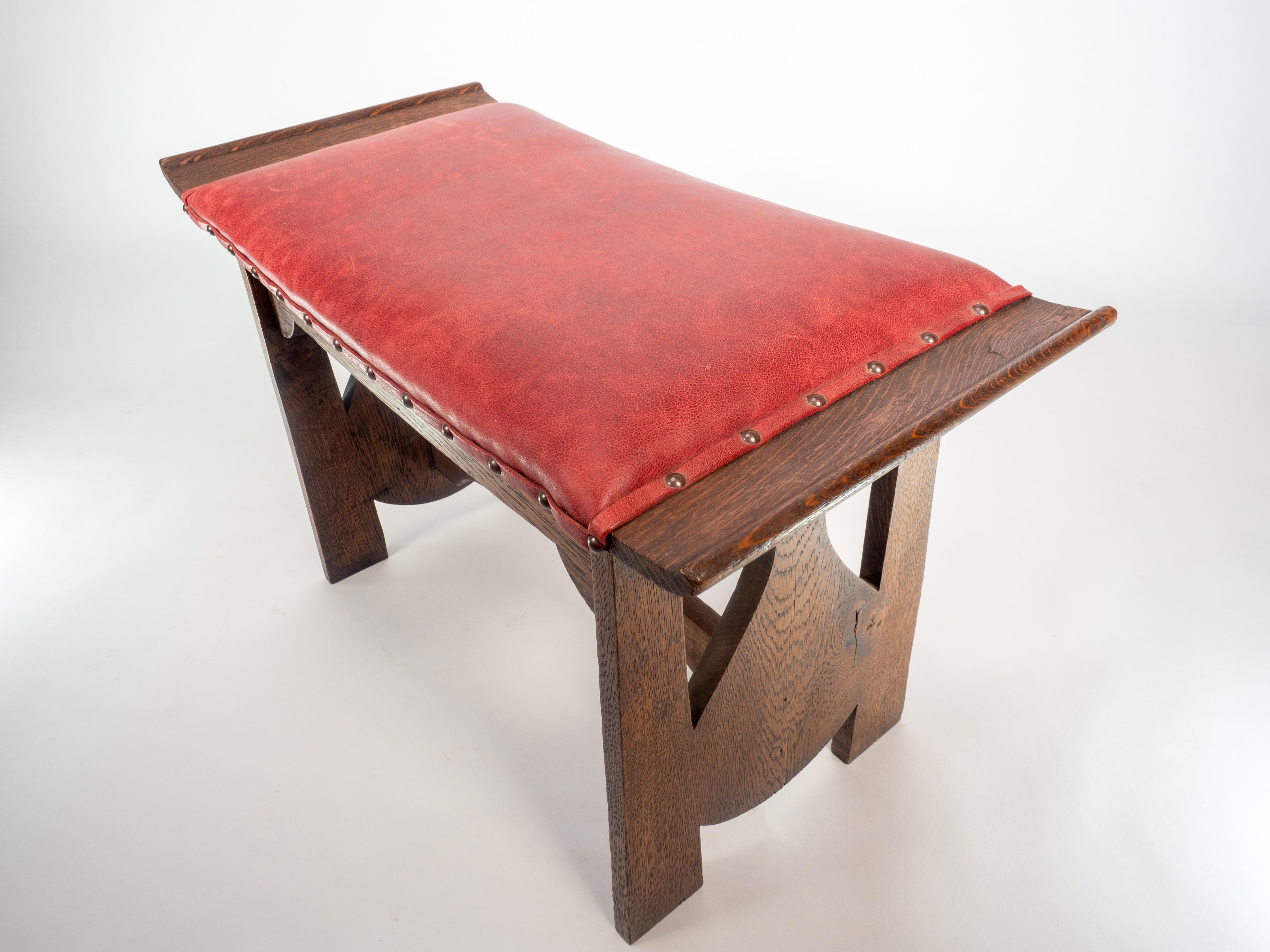 Oak Glasgow School. George Logan attr An Arts & Crafts oak stool with upturned sides For Sale