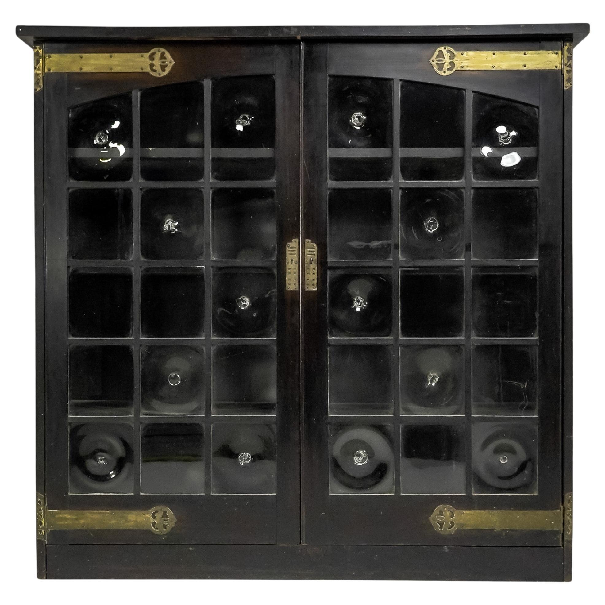 Grün gebeiztes Zypressenholz, glasiertes Bücherregal der Glasgower Schule, Mackintosh zugeschrieben Glasgower Schule