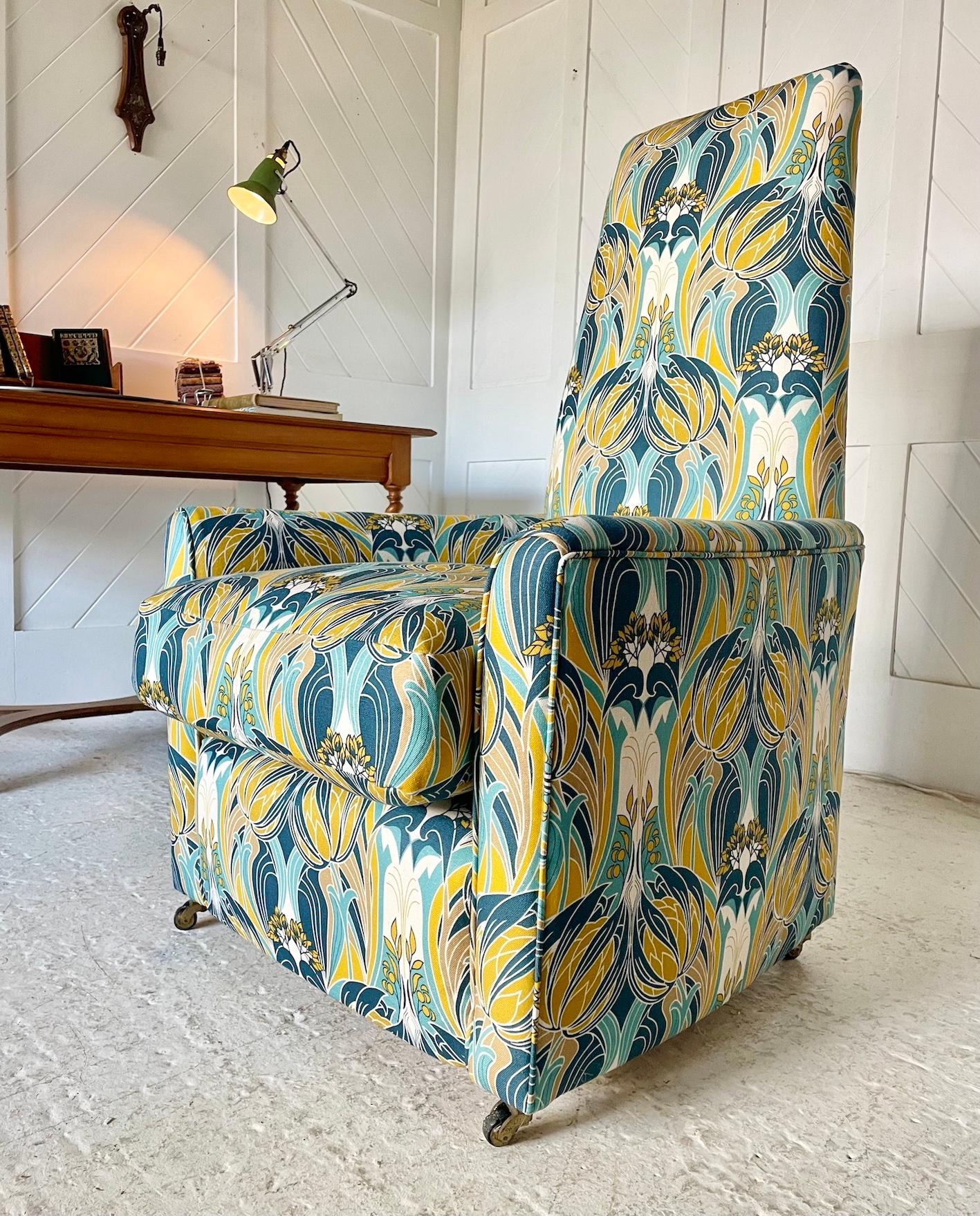 Sillón de chimenea de la Escuela de Glasgow

Tapizado en tela de lino Katherine Nouveau Emberton by Liberty  Liquen color Londres 

Alrededor de 1910

Altura 113 cm   Anchura 73 cm  Profundidad 73 cm