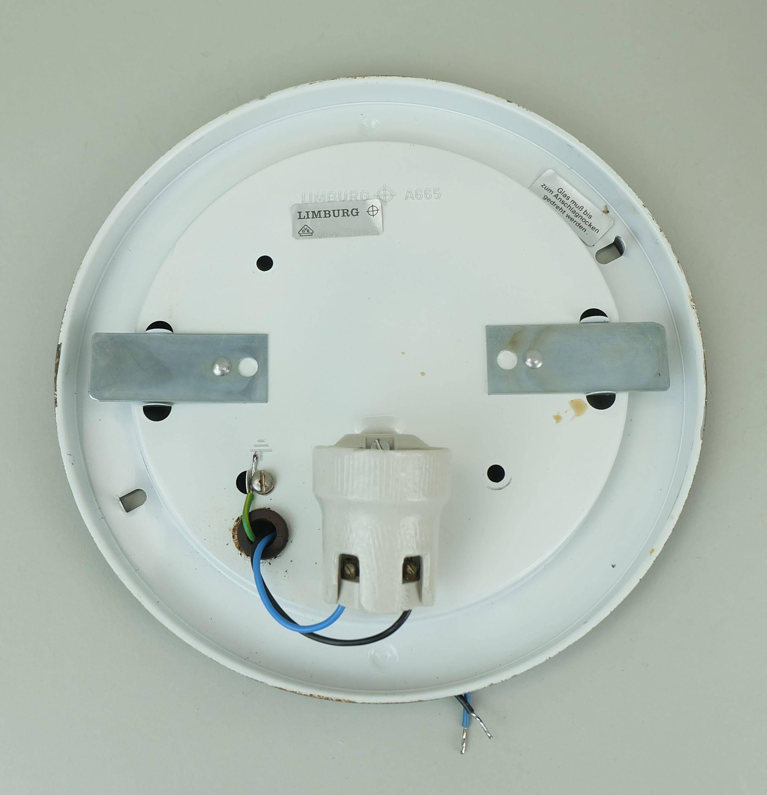 glashuette limburg SCONCE oder flush mount Glas mit Eisenring Dekor 1960er 70er Jahre im Angebot 2