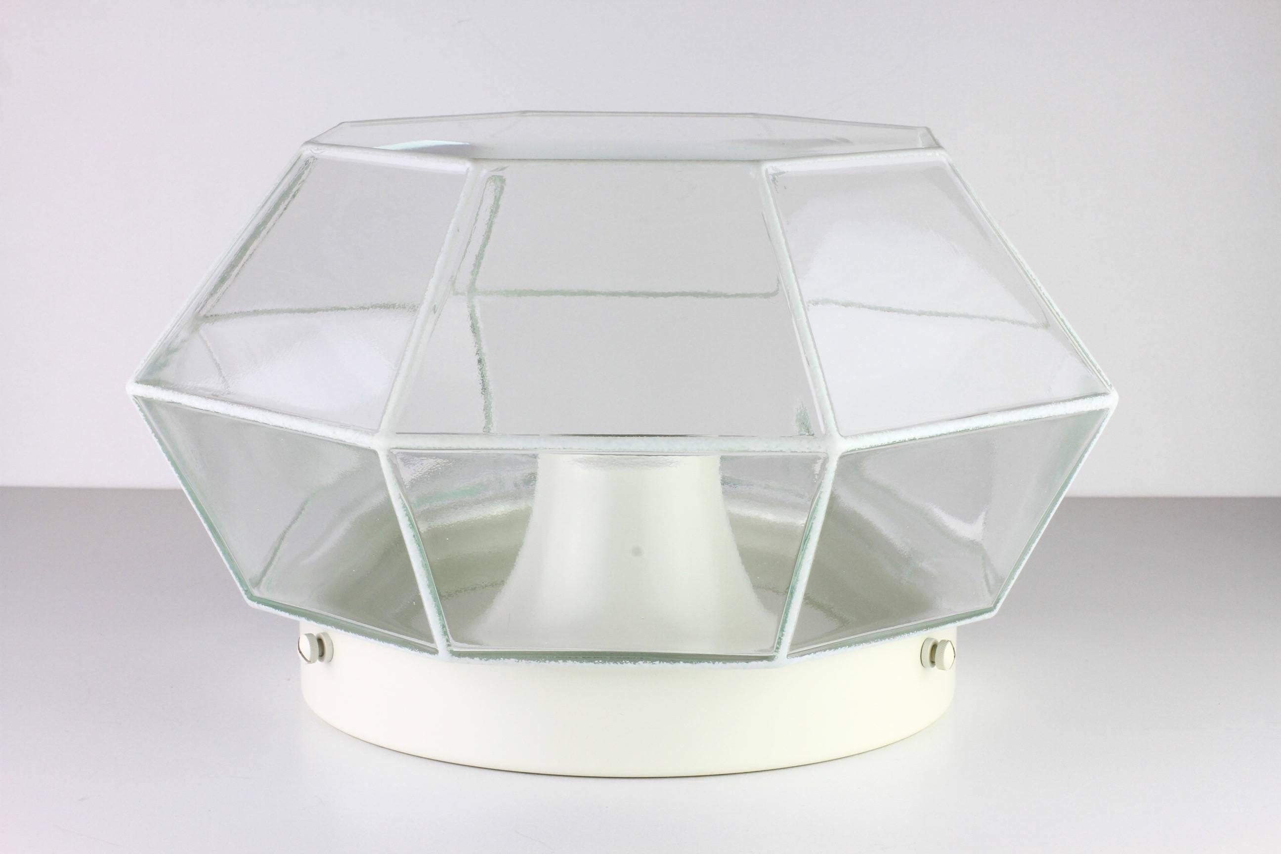 Mid-Century moderno Glashütte Limburg Lampade geometriche ad incasso / Lampade in vetro bianco e trasparente 1970s in vendita
