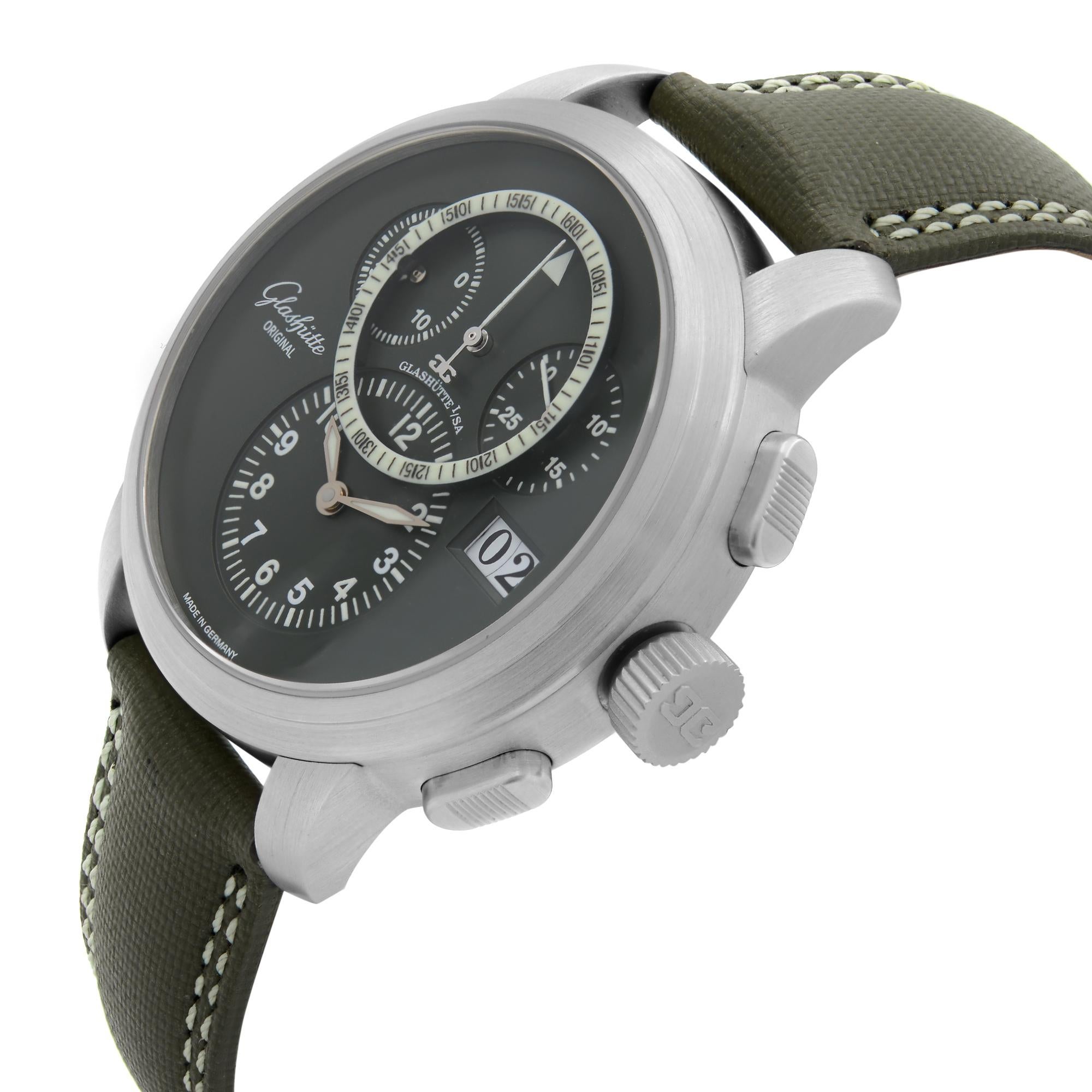 Glashütte Original Pano Navigator Platin Grünes Zifferblatt Herrenuhr 1-95-01-07-14-04 im Zustand „Neu“ im Angebot in New York, NY