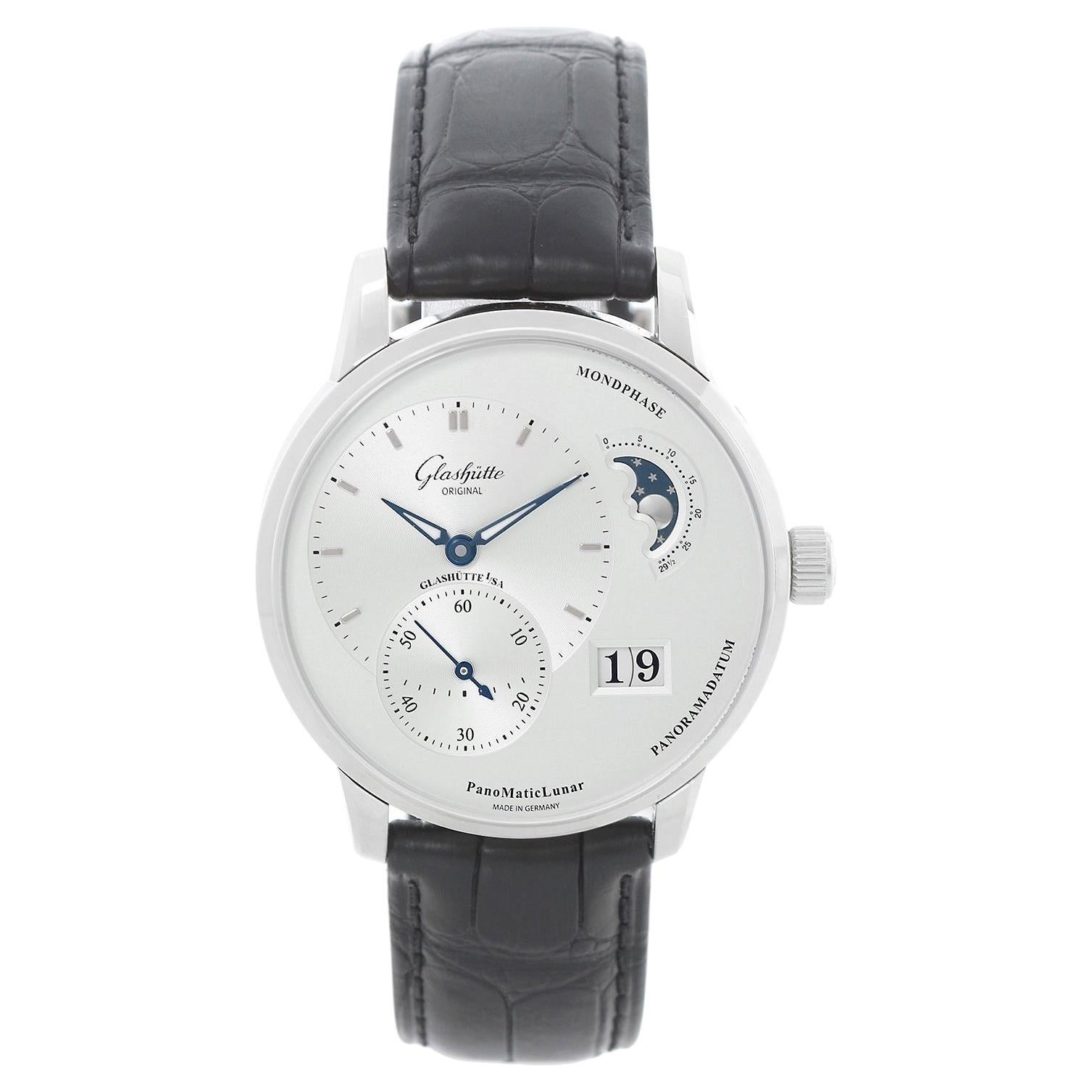 How many watches does Glashütte Original make a year?