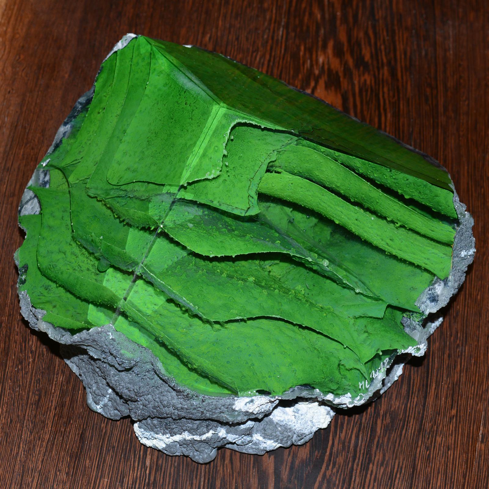 Sculpture glass alchemy green made with
Glass paste, with strips glass paste polished 
and molded, colored with pigments in green 
powder and casted on a raw stone base. 
Exceptional and unique piece. Made in France in 2018.
piece is