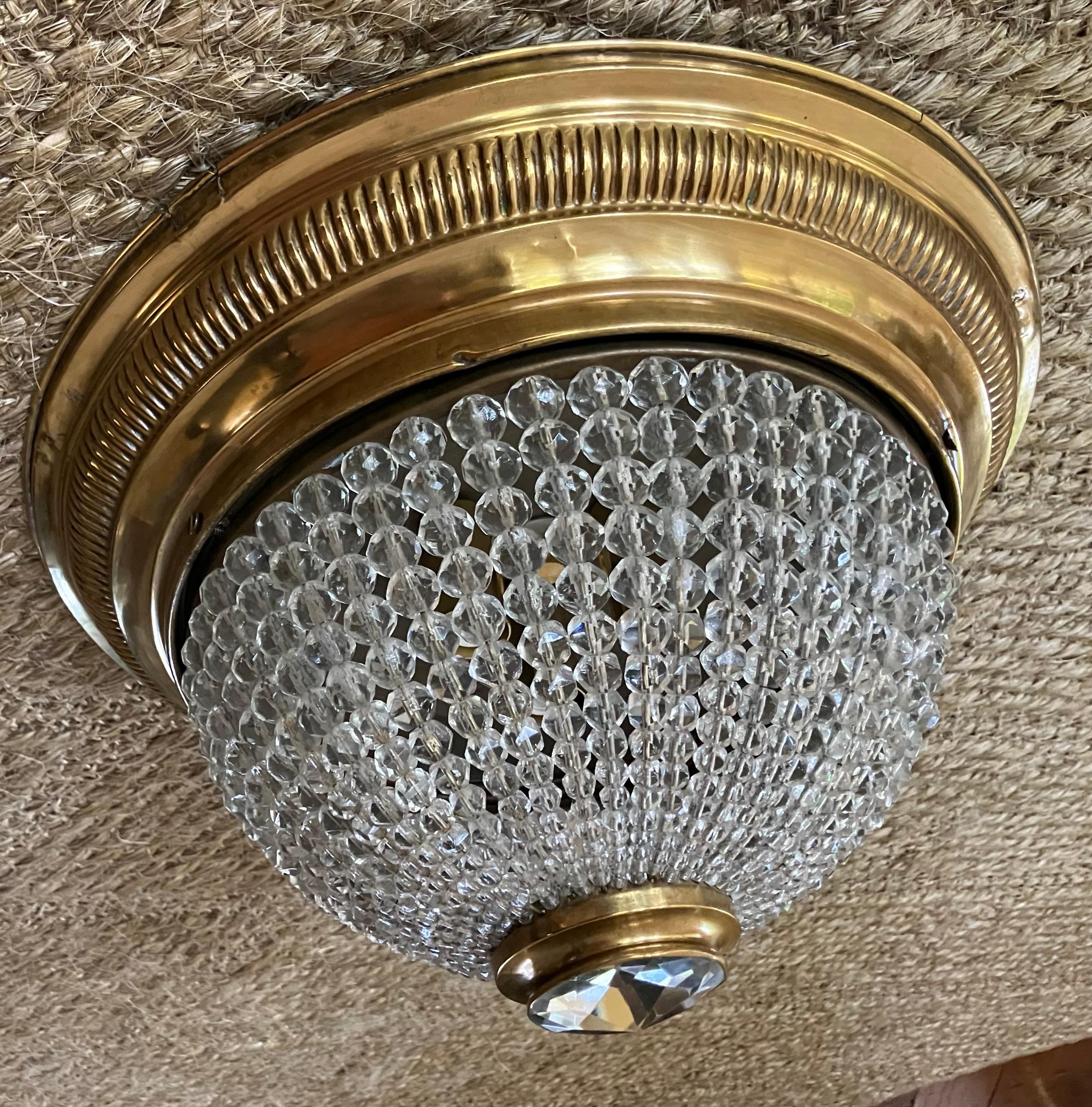 Dome Light mit Glas- und Messingperlen (Handgefertigt) im Angebot