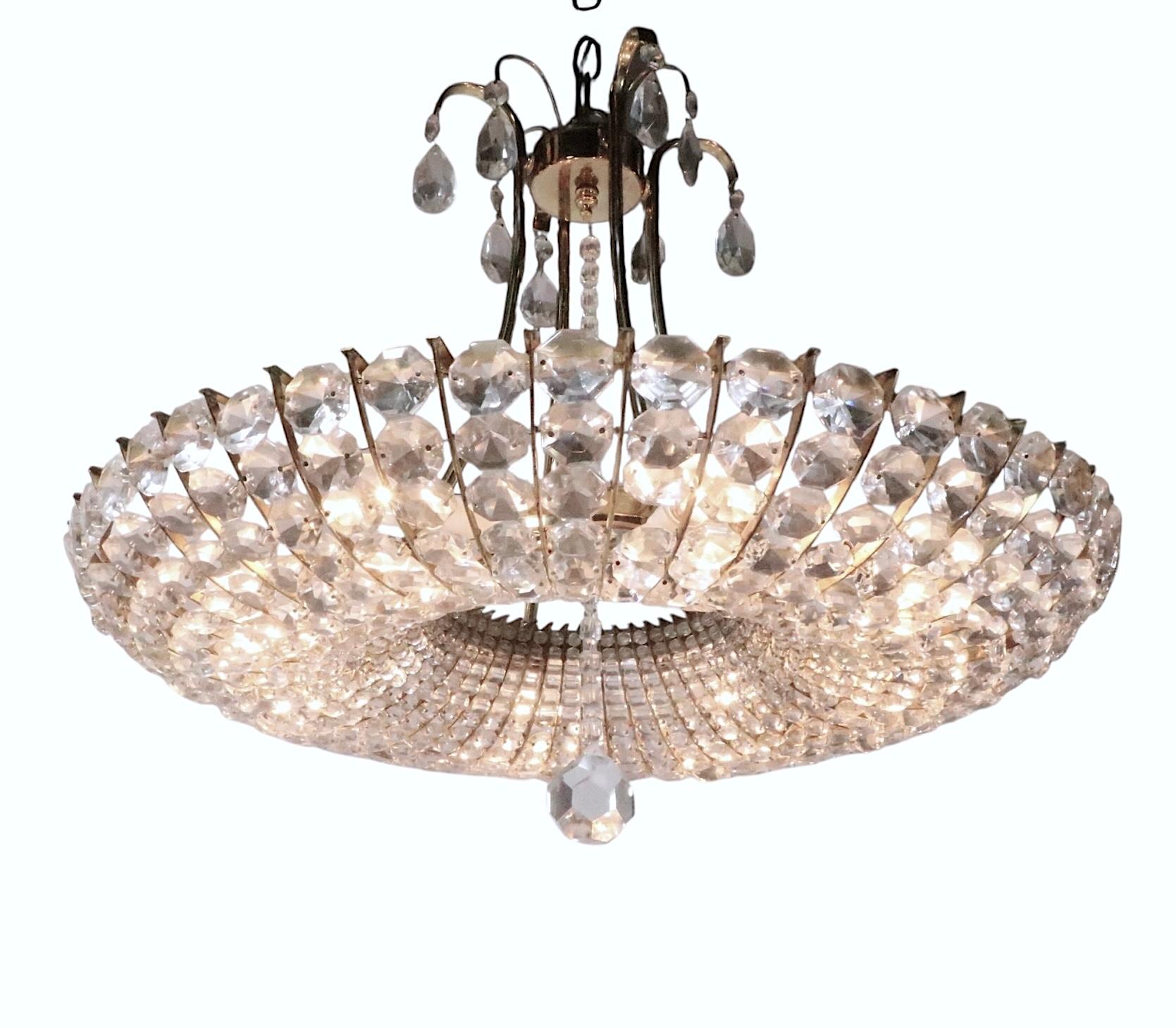 Autrichien Lustre en verre et laiton attribué à A.I.L.C. c. 1960's en vente