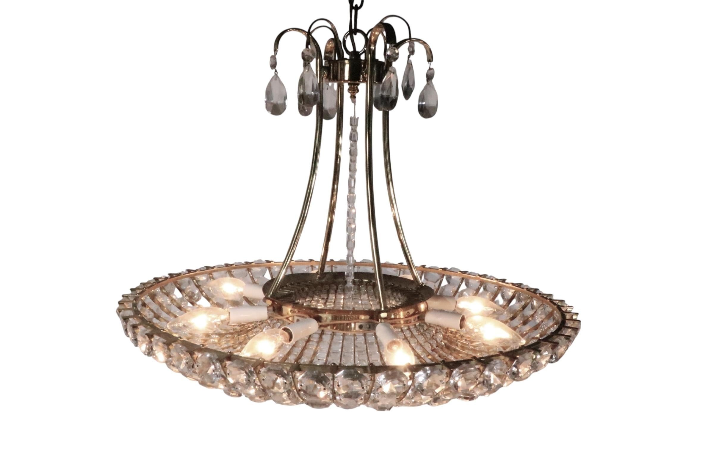 Lustre en verre et laiton attribué à A.I.L.C. c. 1960's Bon état - En vente à New York, NY