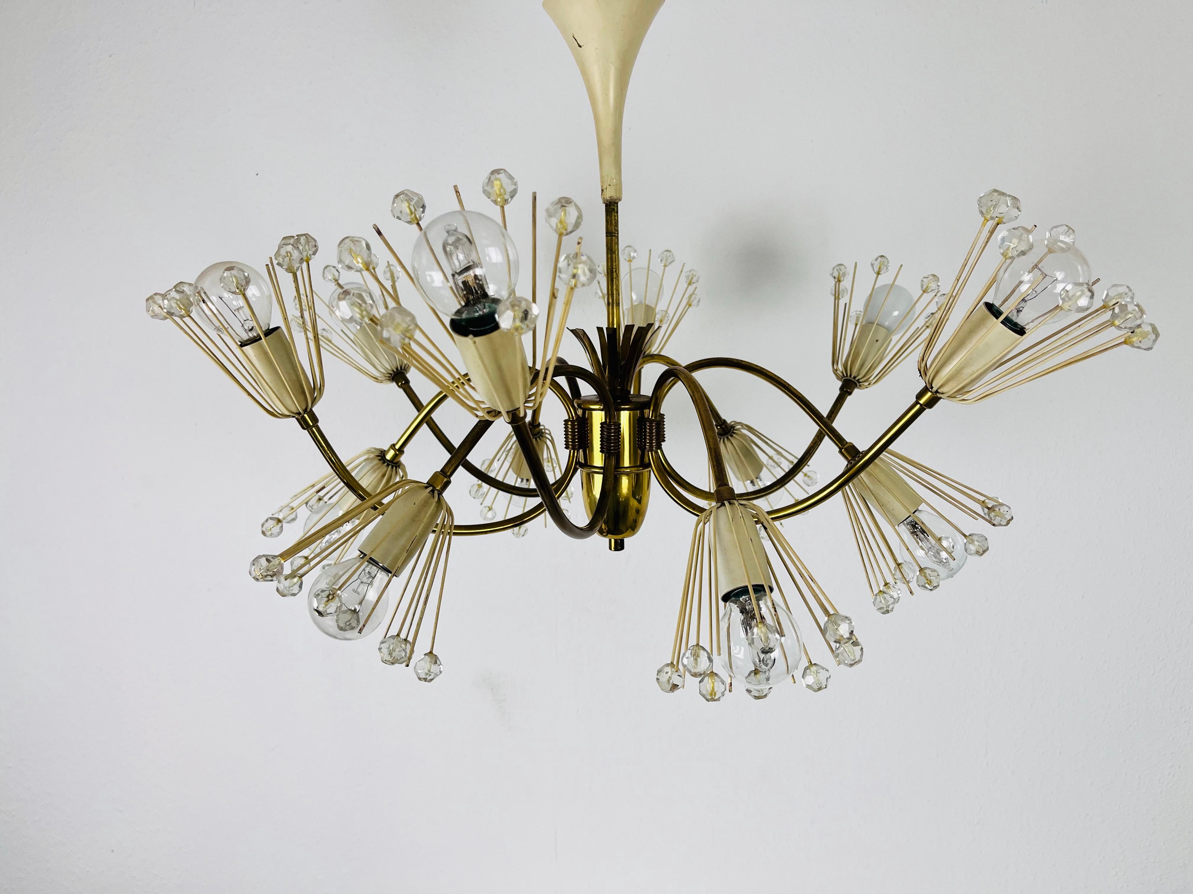 Glass and Brass Chandelier by Emil Stejnar for Rupert Nikoll, 1960s In Good Condition For Sale In Hagenbach, DE