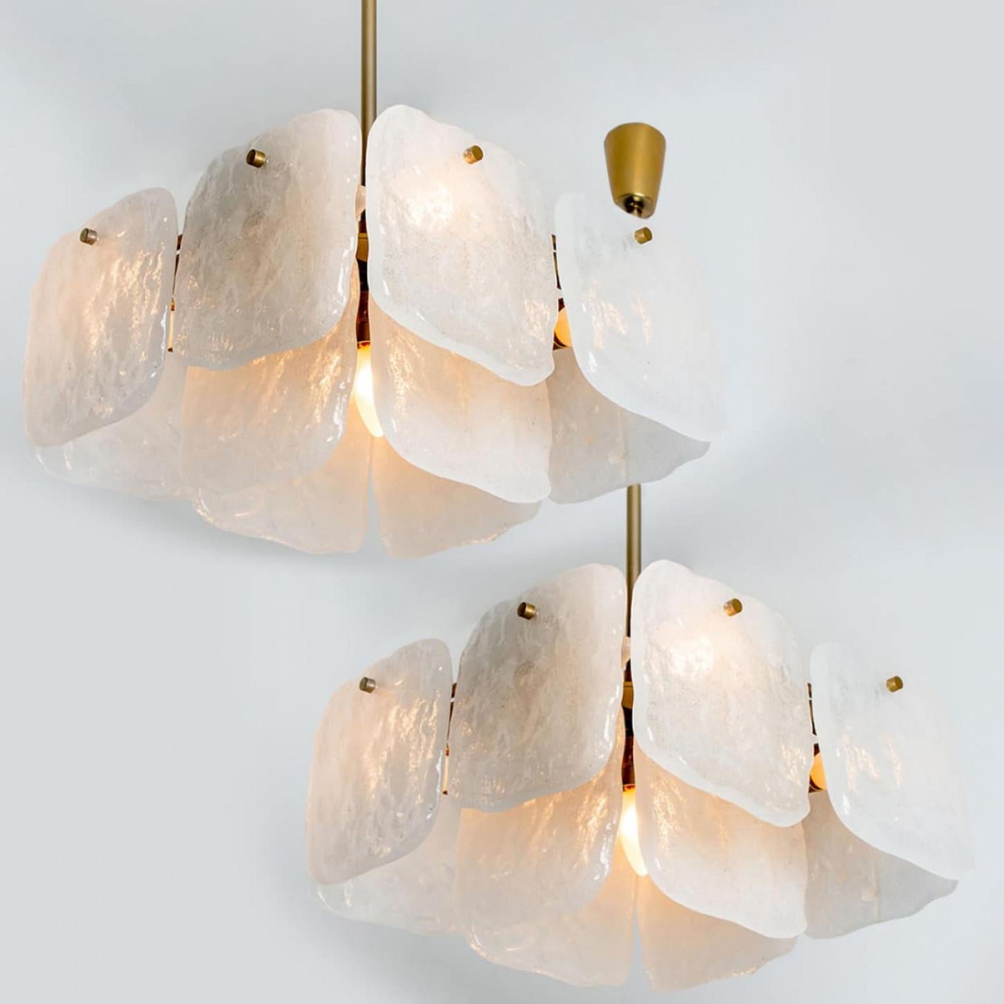 Lustre en verre et laiton conçu par J.T Kalmar, Autriche, années 1960 Bon état - En vente à Rijssen, NL
