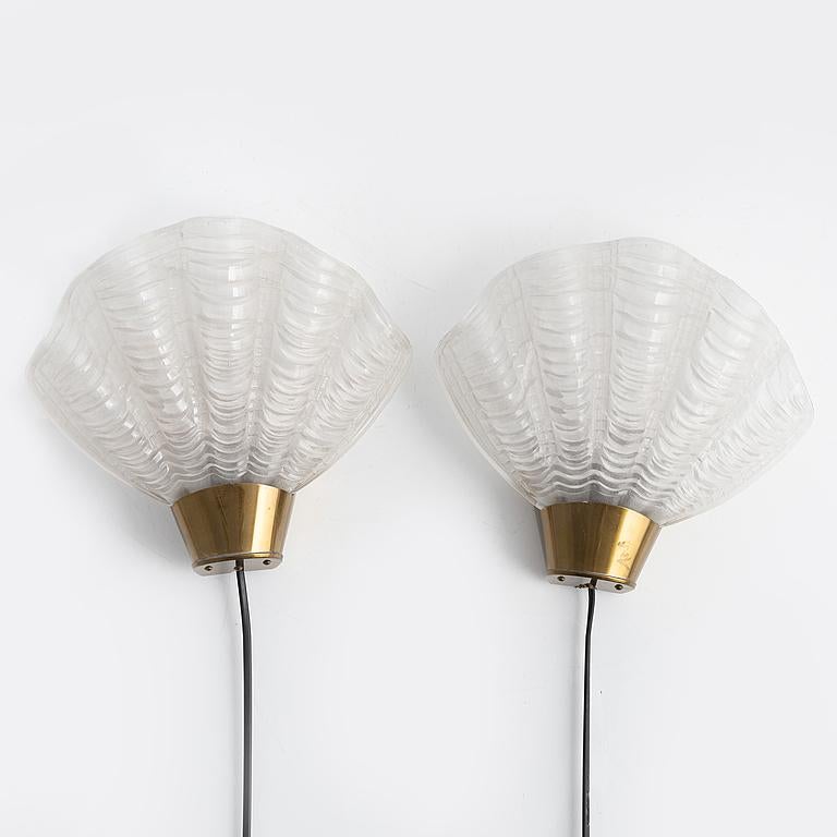 Please note: listed price is for one (1) wall lamp. 

A nice pair of shell scones in heavy glass from Swedish lamp company Asea. 
The shell shaped glass breaks the light beautifully. Super sweet pieces of Swedish 40´s design

Swedish