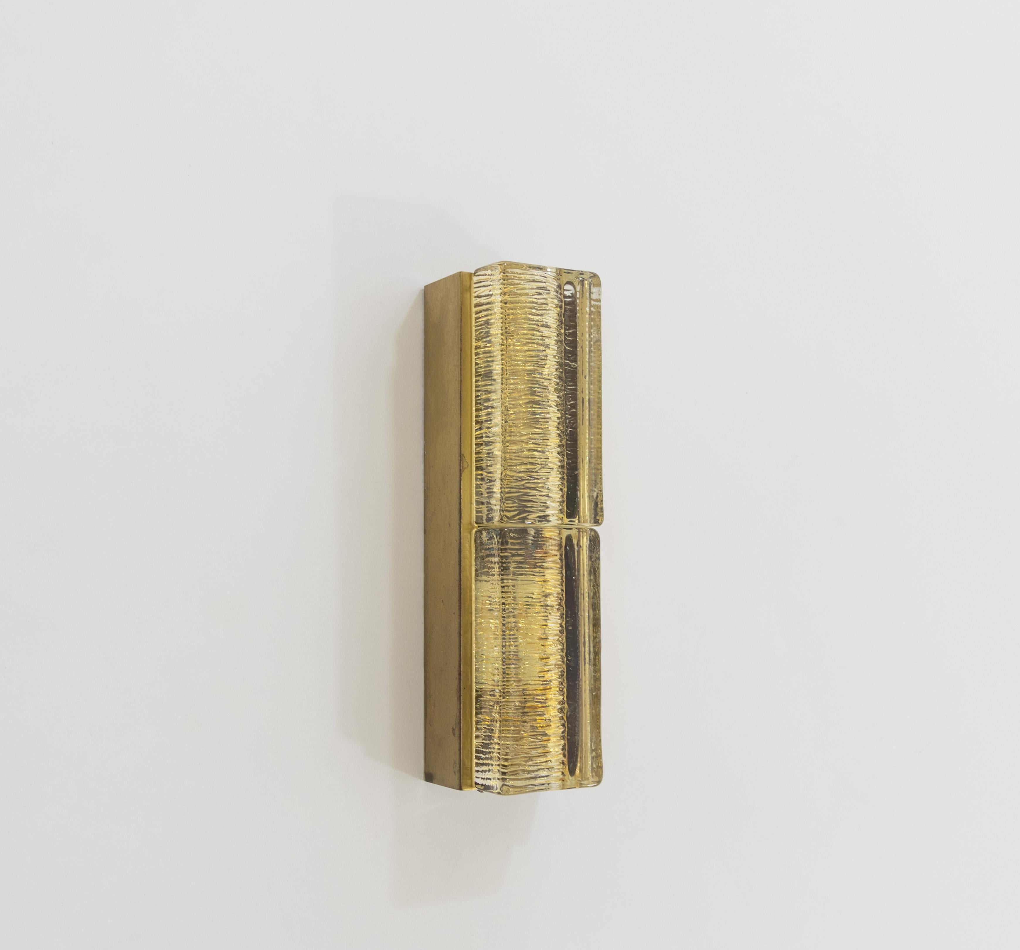 Wandleuchte aus Glas und Messing Double Atlantic von Vitrika in Gold, 1970er Jahre im Zustand „Gut“ im Angebot in Rotterdam, NL